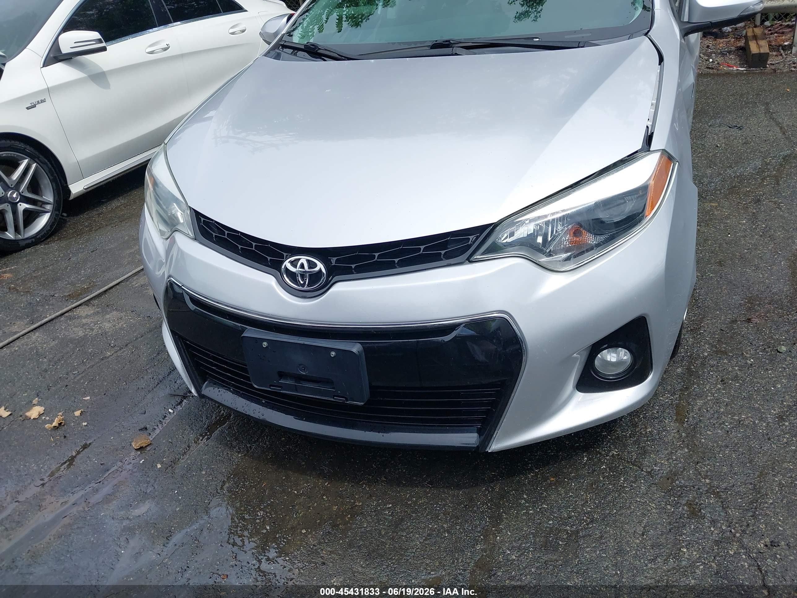 2015 Toyota Corolla S Silver vin: 5YFBURHE8FP241353