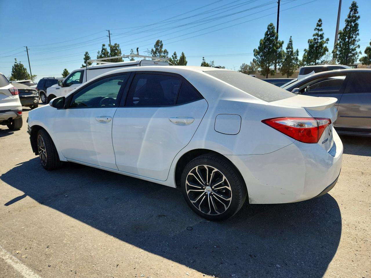 2015 Toyota Corolla S Plus Белый vin: 5YFBURHE8FP243278