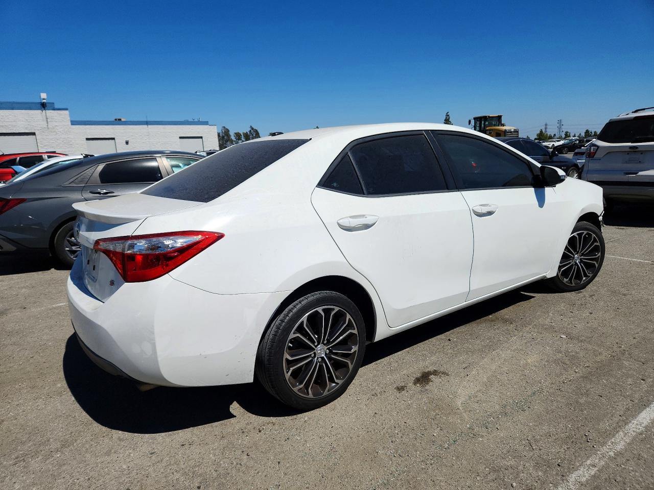2015 Toyota Corolla S Plus Белый vin: 5YFBURHE8FP243278