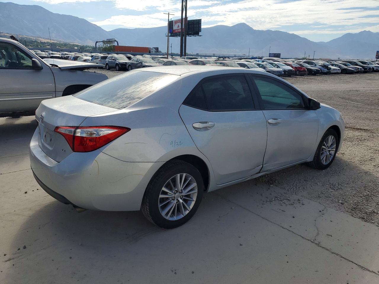 2015 Toyota Corolla Le Plus Серебряный vin: 5YFBURHE8FP286793
