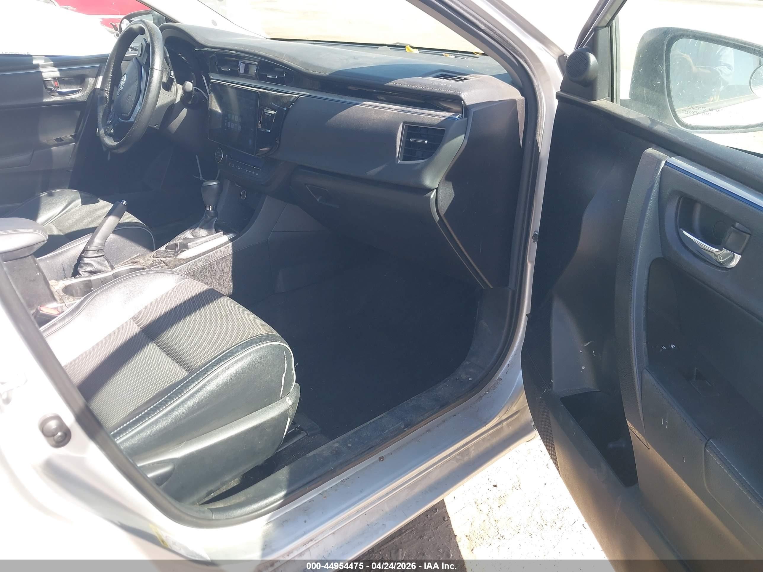 2015 Toyota Corolla S Plus Серебряный vin: 5YFBURHE8FP290519