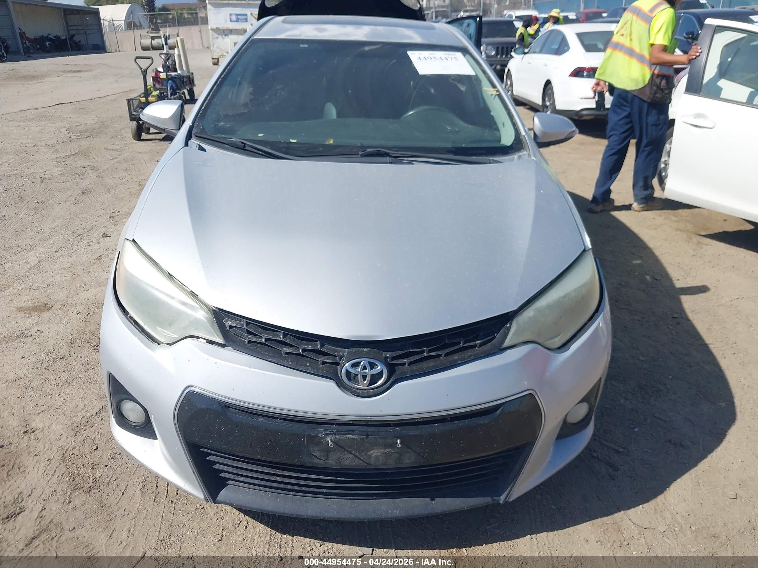 2015 Toyota Corolla S Plus Серебряный vin: 5YFBURHE8FP290519