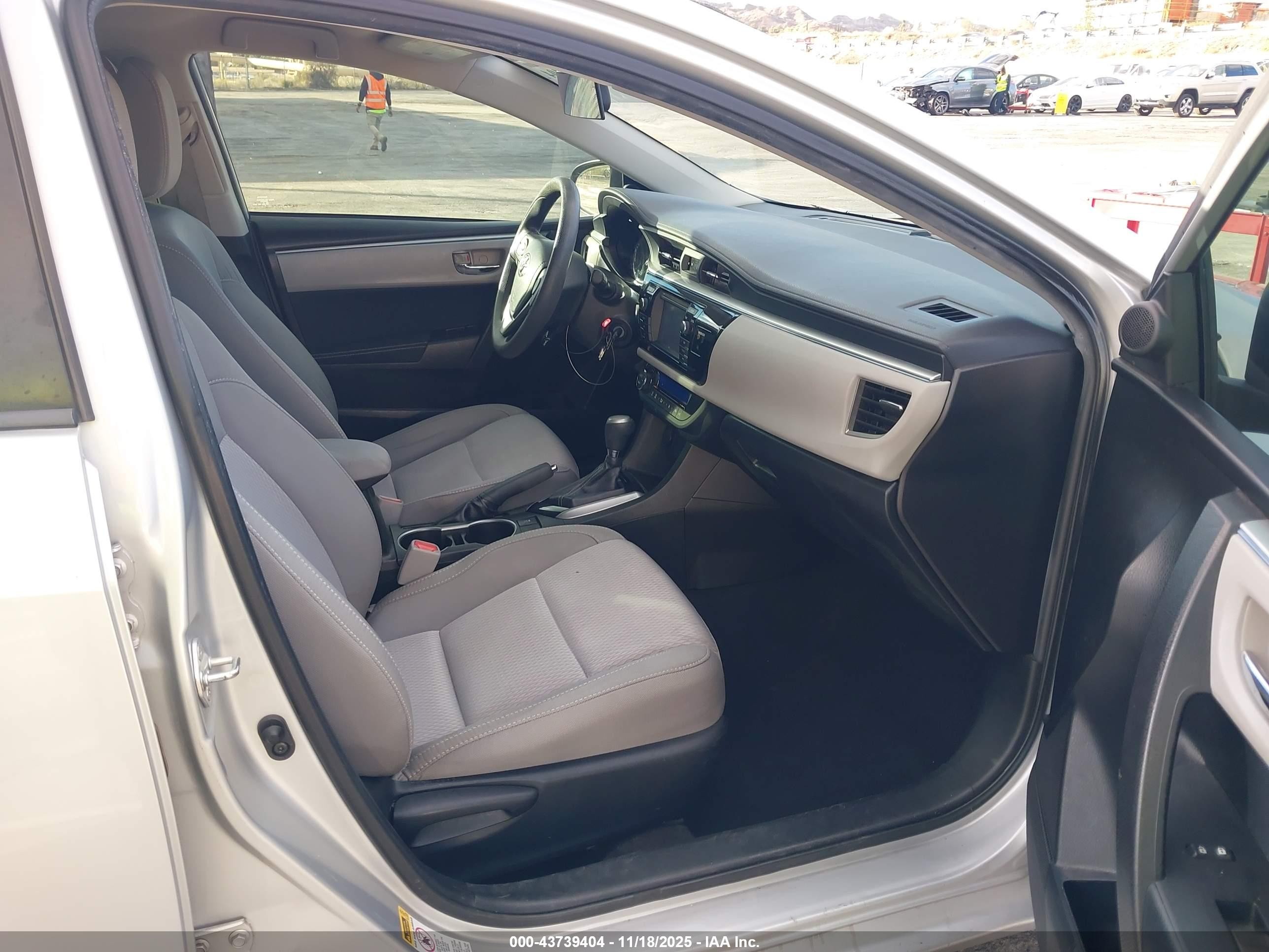 2015 Toyota Corolla Le Silver vin: 5YFBURHE8FP301728