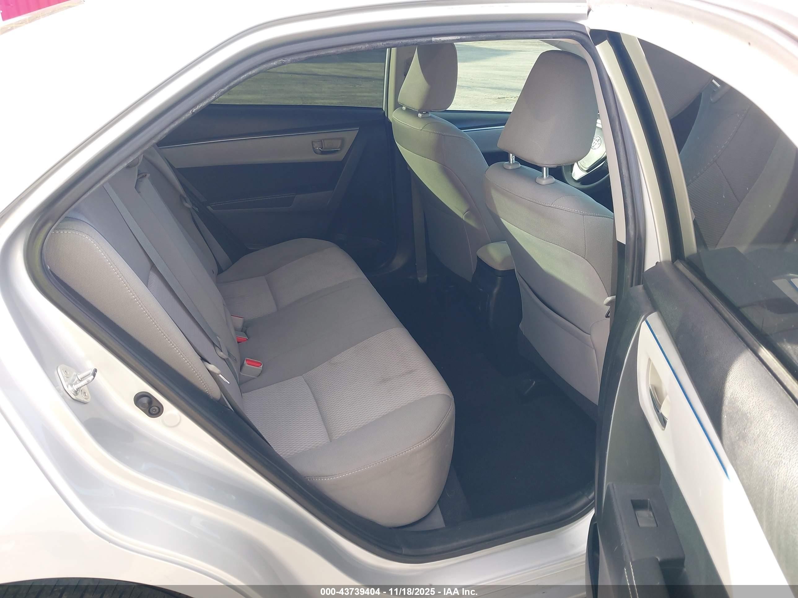 2015 Toyota Corolla Le Silver vin: 5YFBURHE8FP301728