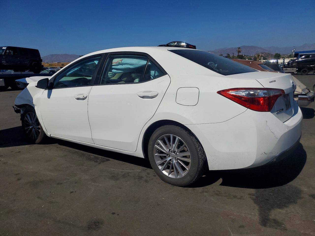 2015 Toyota Corolla Le Plus White vin: 5YFBURHE8FP303222