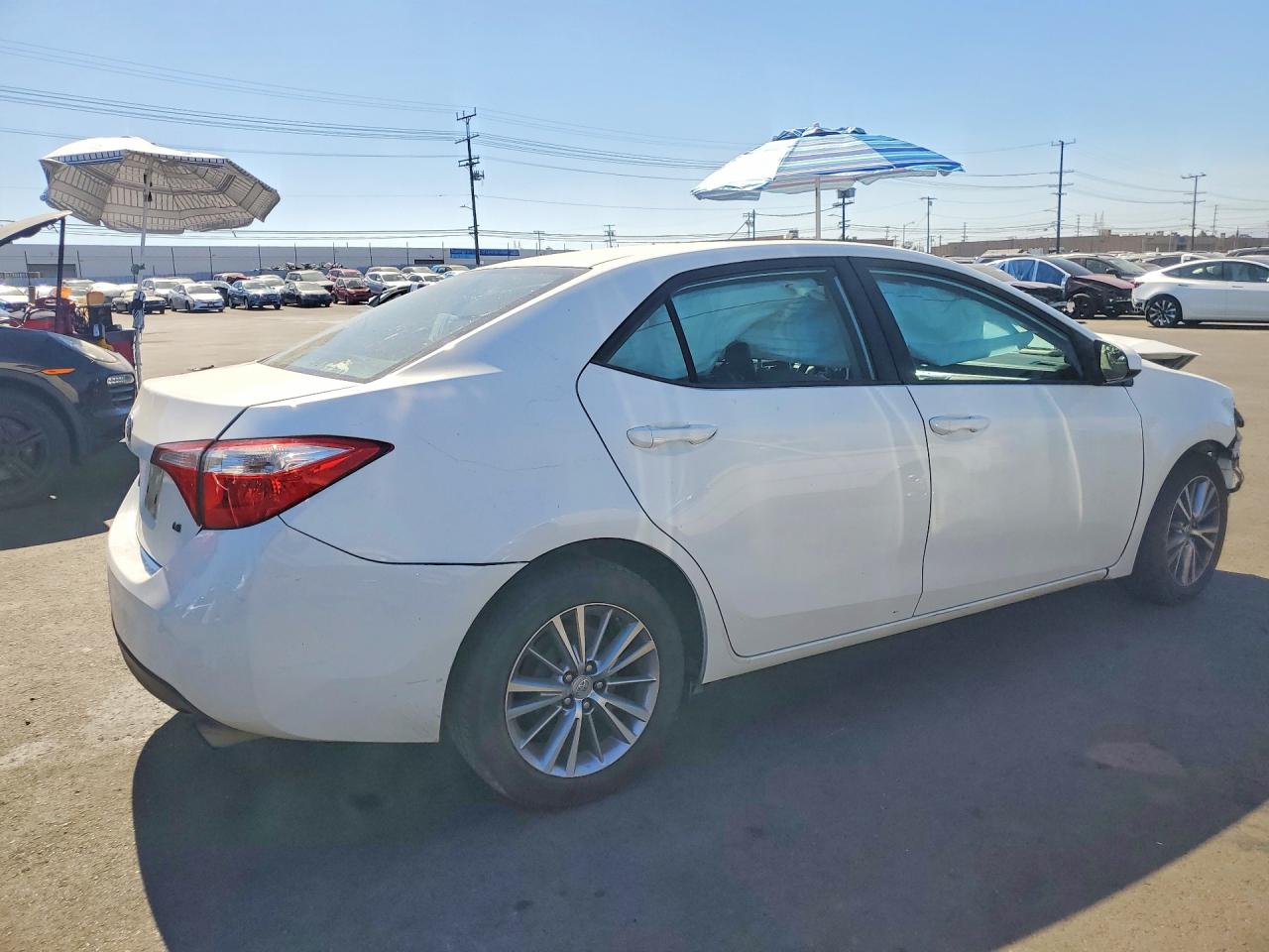 2015 Toyota Corolla Le Plus White vin: 5YFBURHE8FP303222