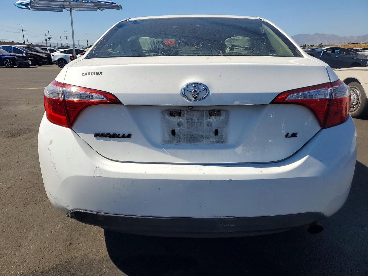 2015 Toyota Corolla Le Plus White vin: 5YFBURHE8FP303222