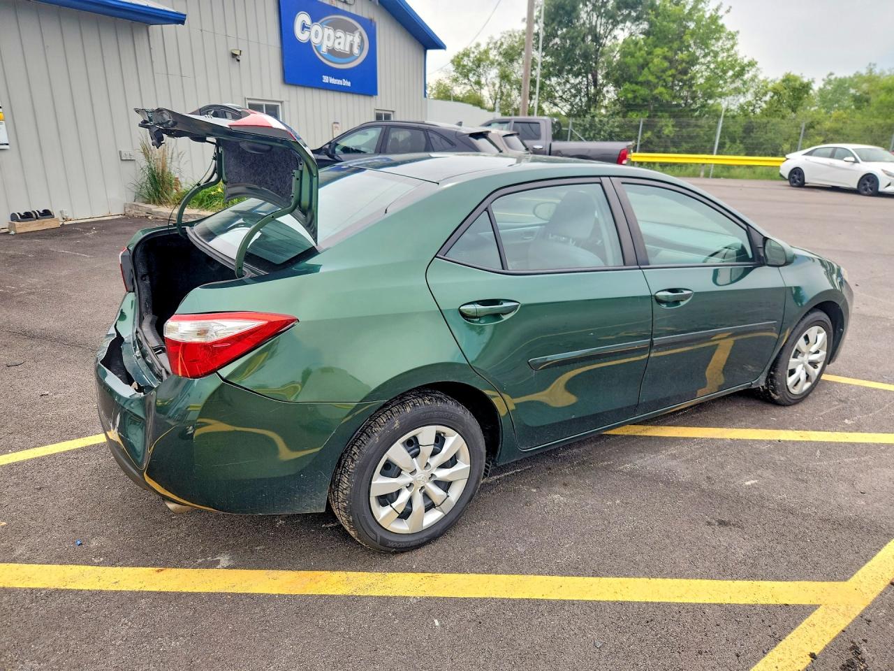 2015 Toyota Corolla Le Зеленый vin: 5YFBURHE8FP320974