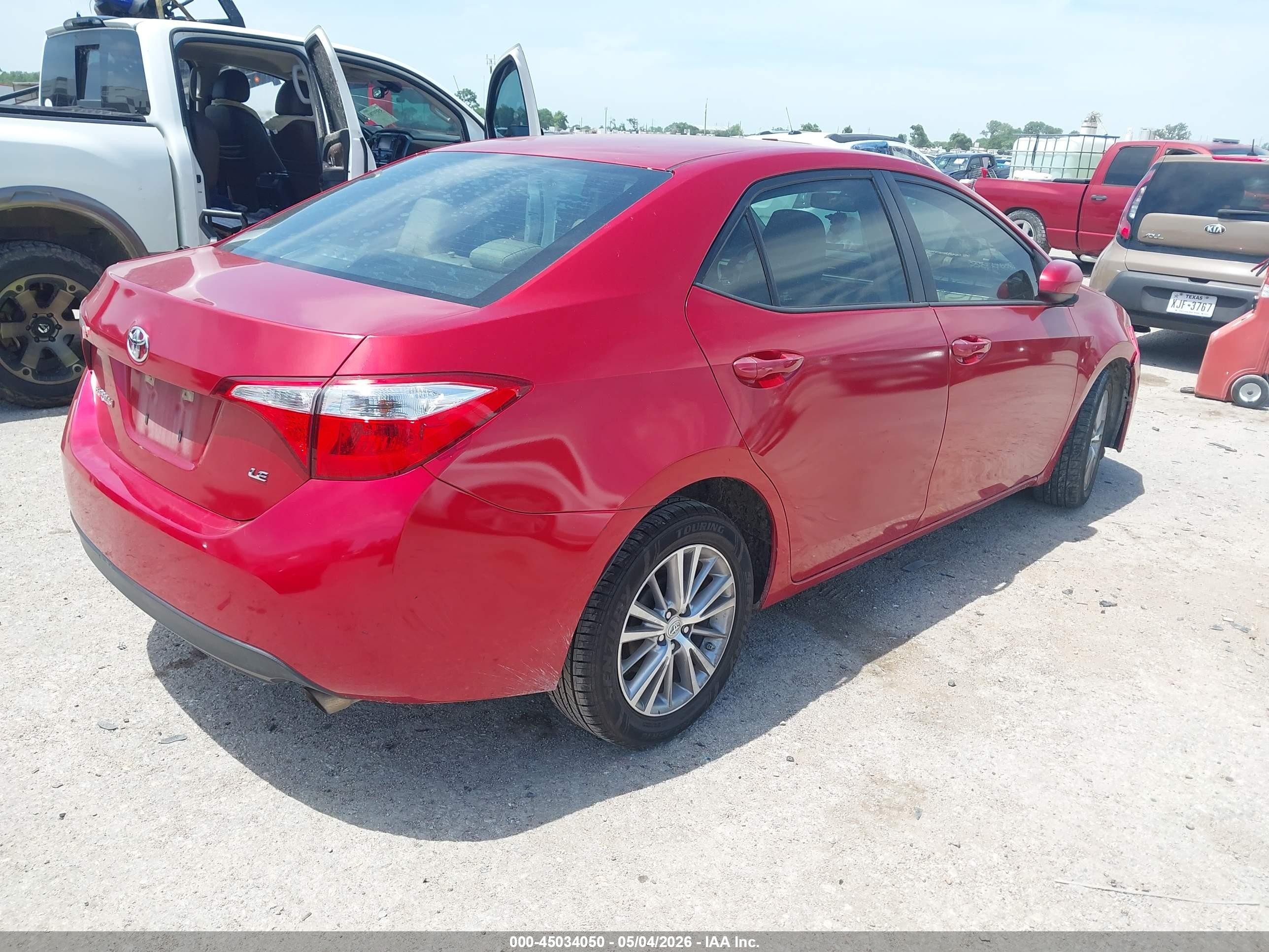 2015 Toyota Corolla Le Plus Red vin: 5YFBURHE8FP327018