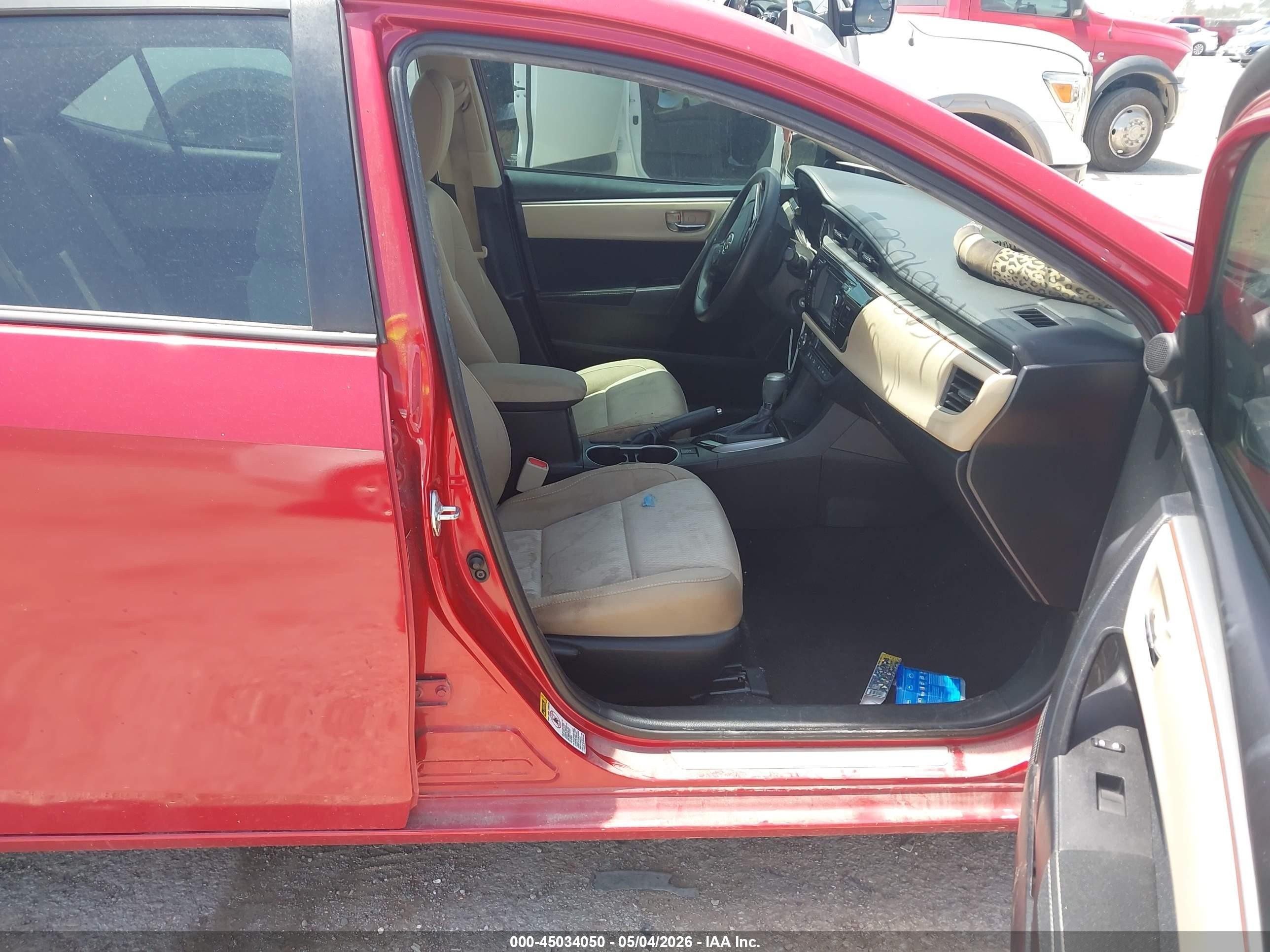 2015 Toyota Corolla Le Plus Red vin: 5YFBURHE8FP327018