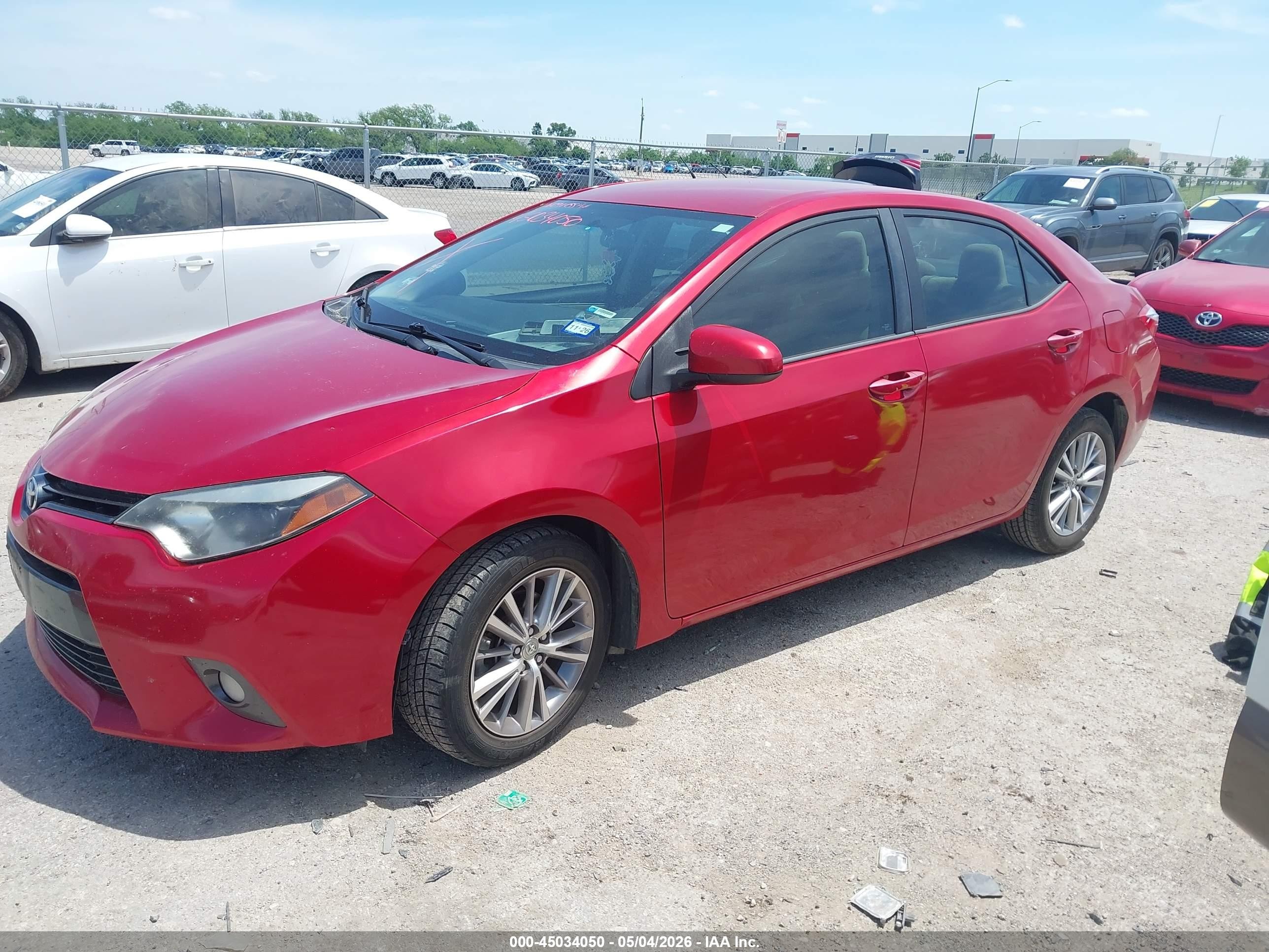 2015 Toyota Corolla Le Plus Red vin: 5YFBURHE8FP327018