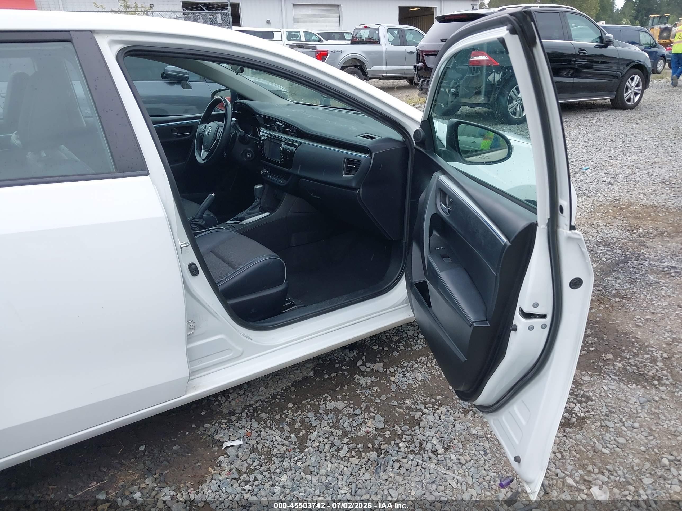 2015 Toyota Corolla S Plus Белый vin: 5YFBURHE8FP340478
