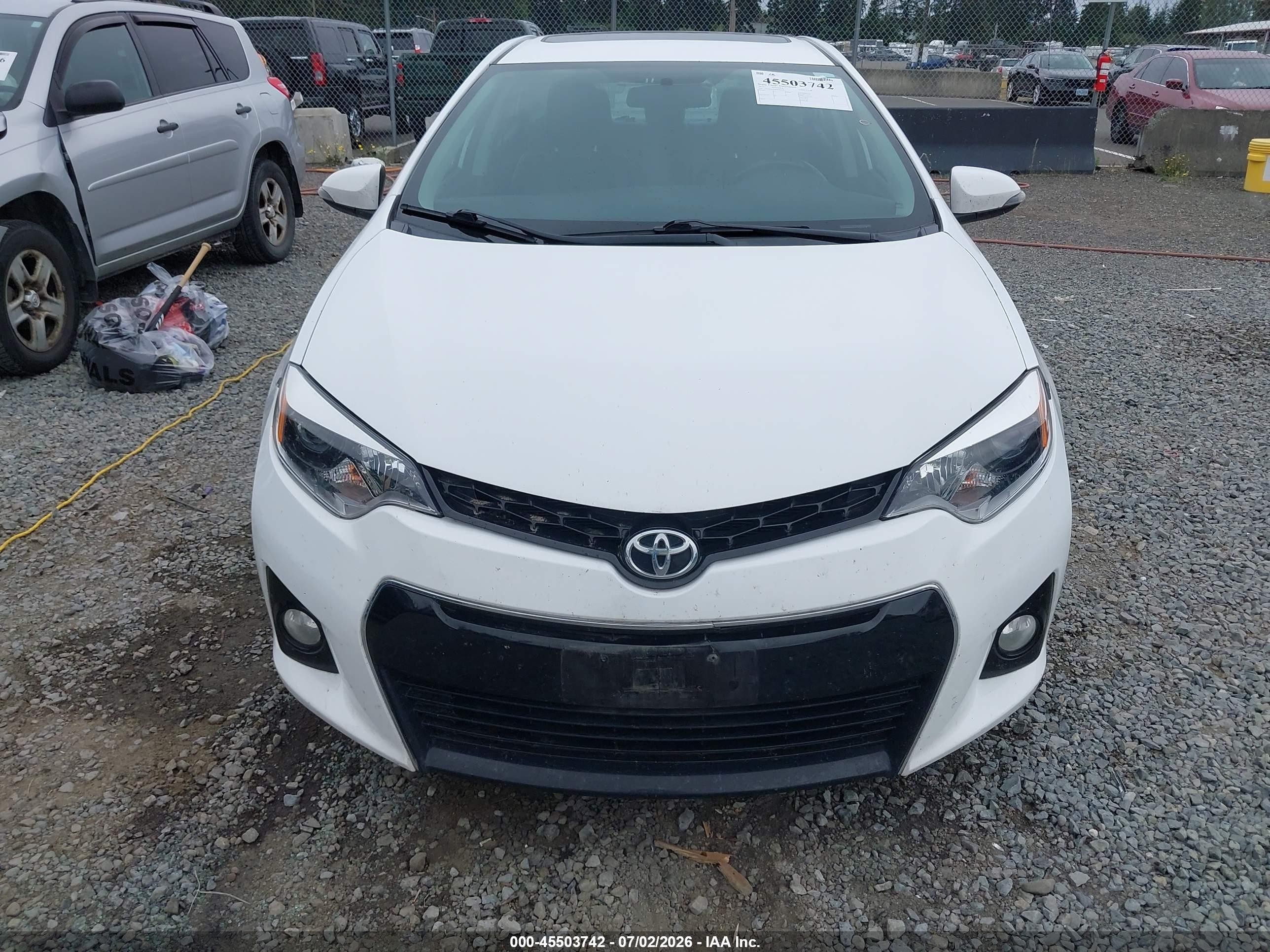 2015 Toyota Corolla S Plus Белый vin: 5YFBURHE8FP340478