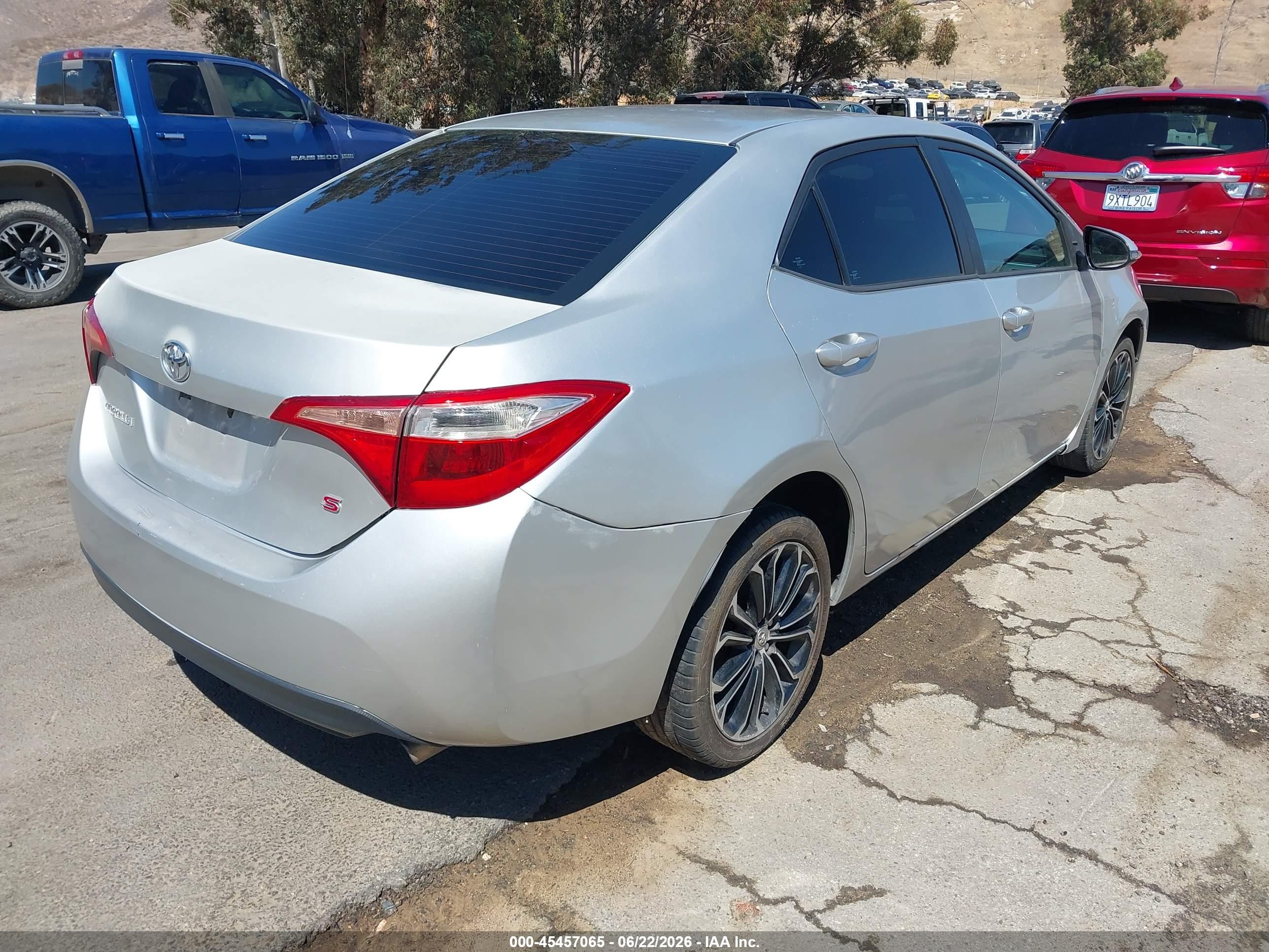 2015 Toyota Corolla S Plus Silver vin: 5YFBURHE8FP343347