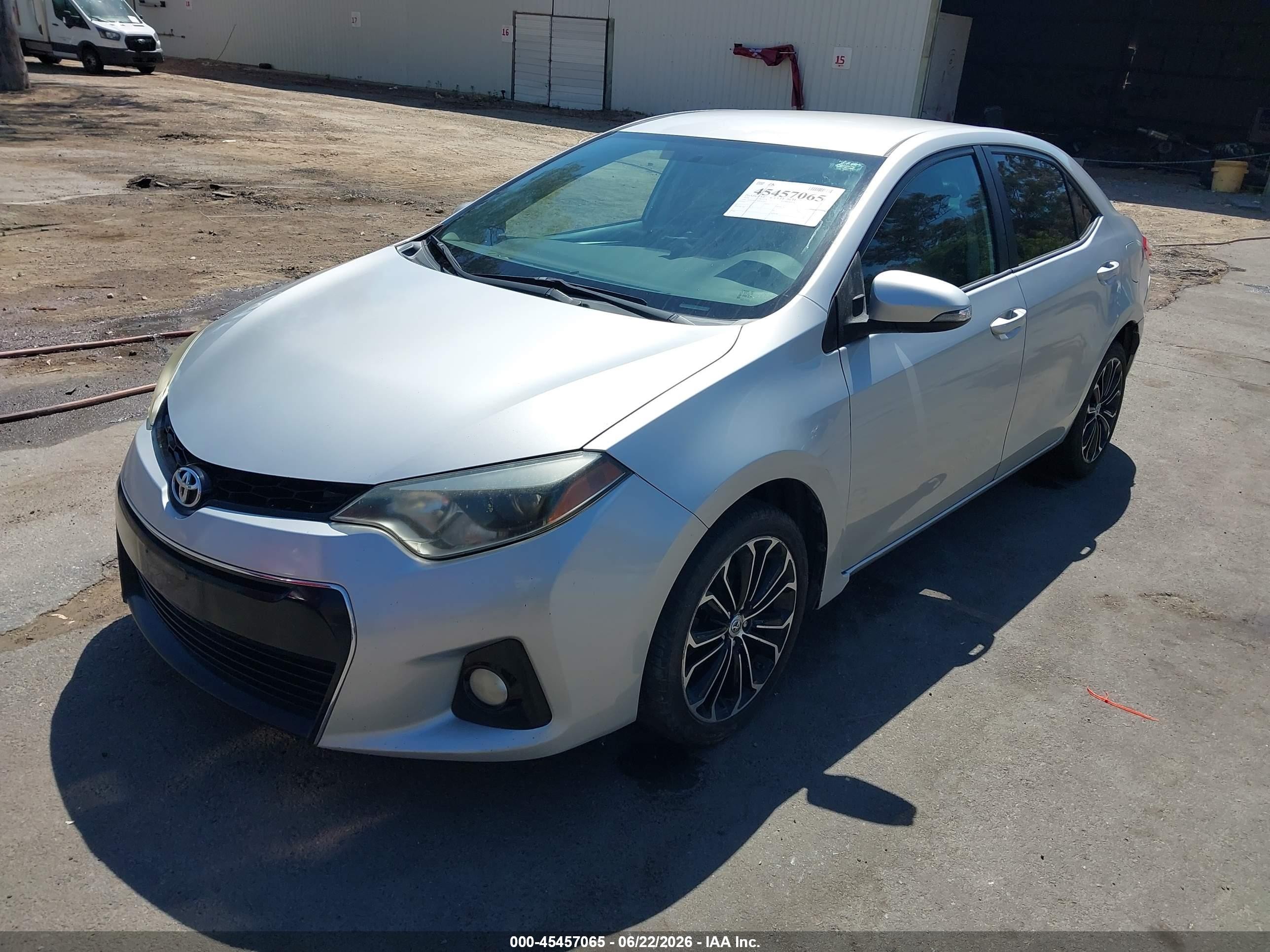 2015 Toyota Corolla S Plus Silver vin: 5YFBURHE8FP343347