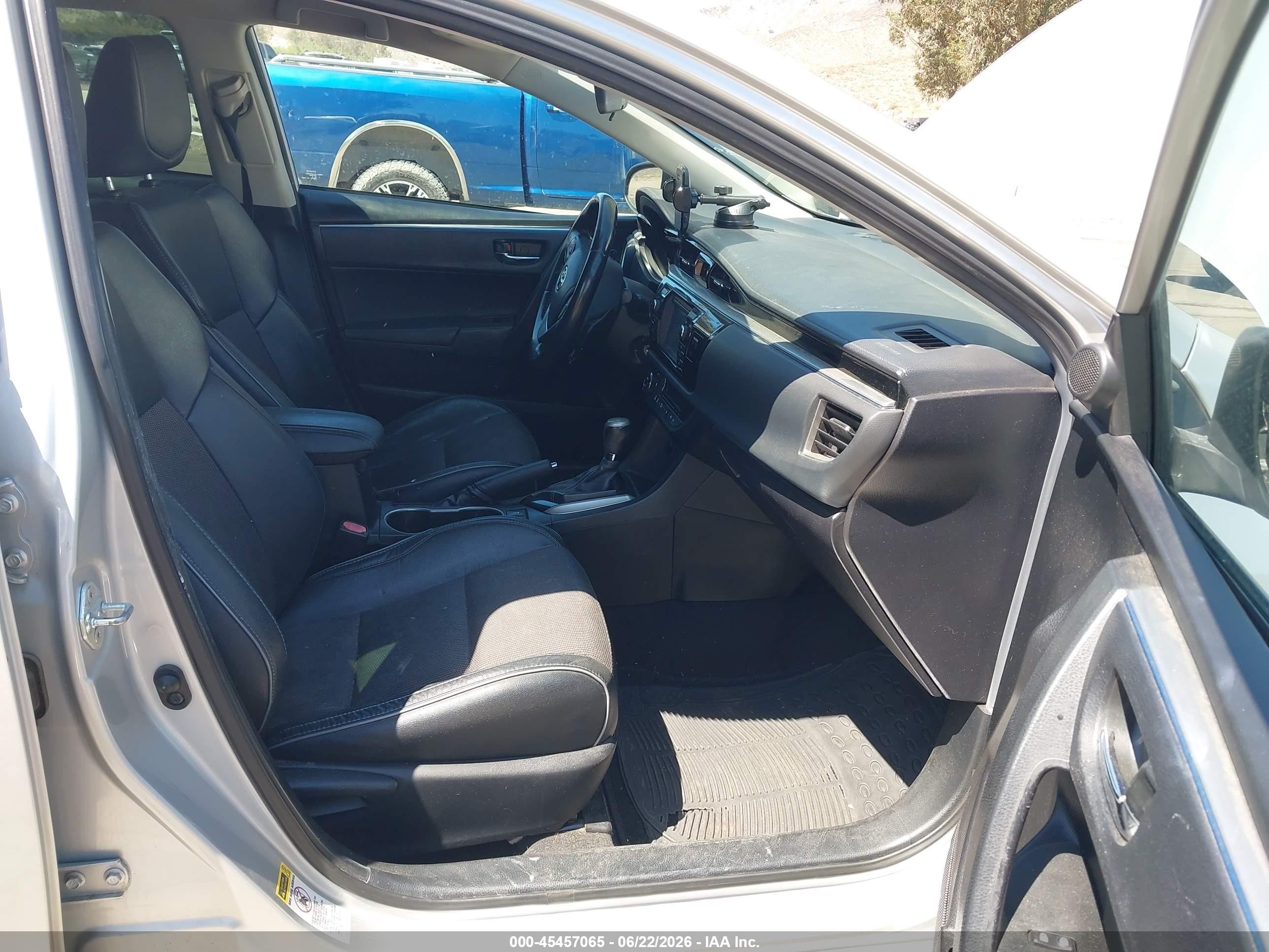 2015 Toyota Corolla S Plus Silver vin: 5YFBURHE8FP343347