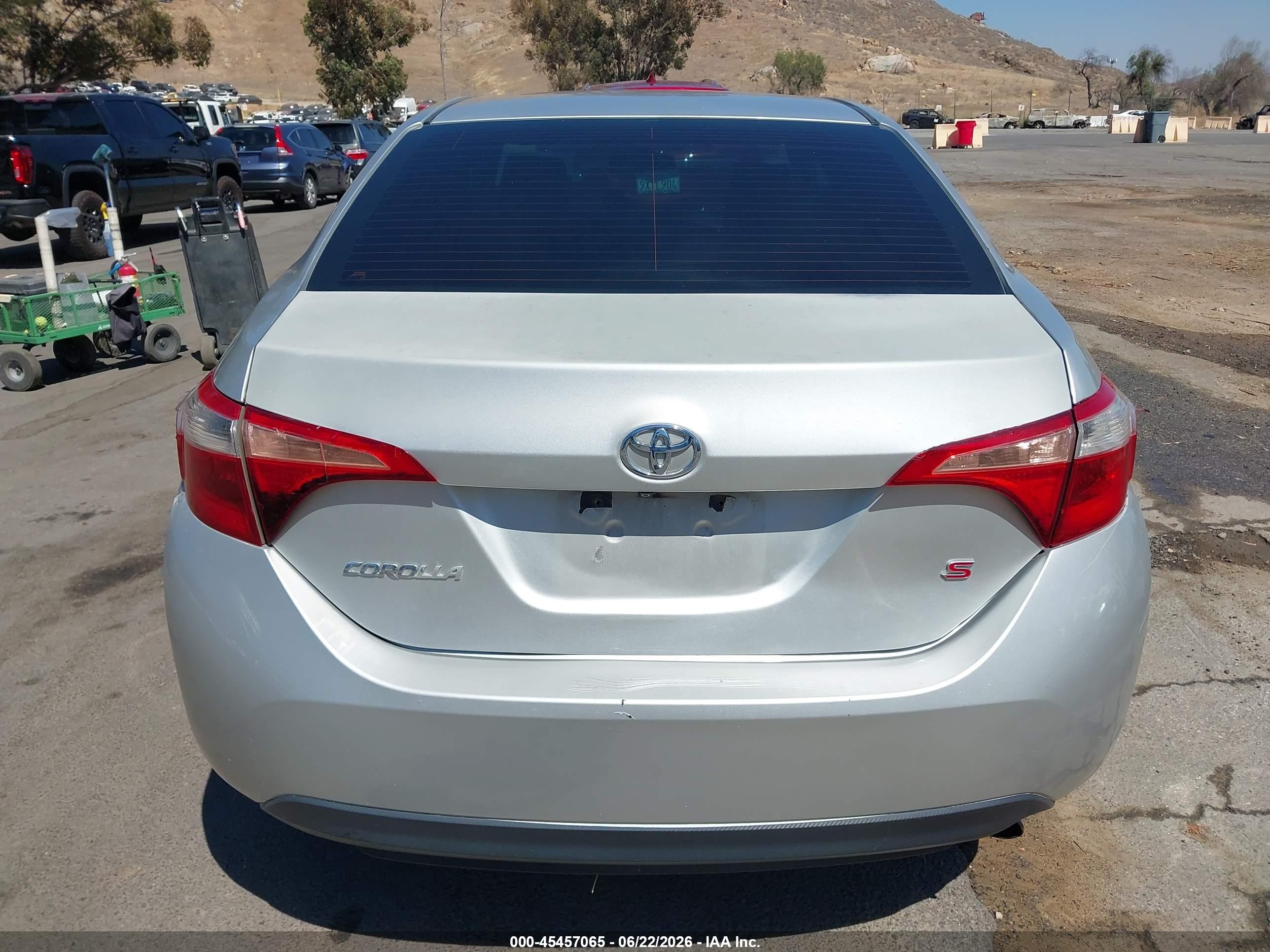2015 Toyota Corolla S Plus Silver vin: 5YFBURHE8FP343347