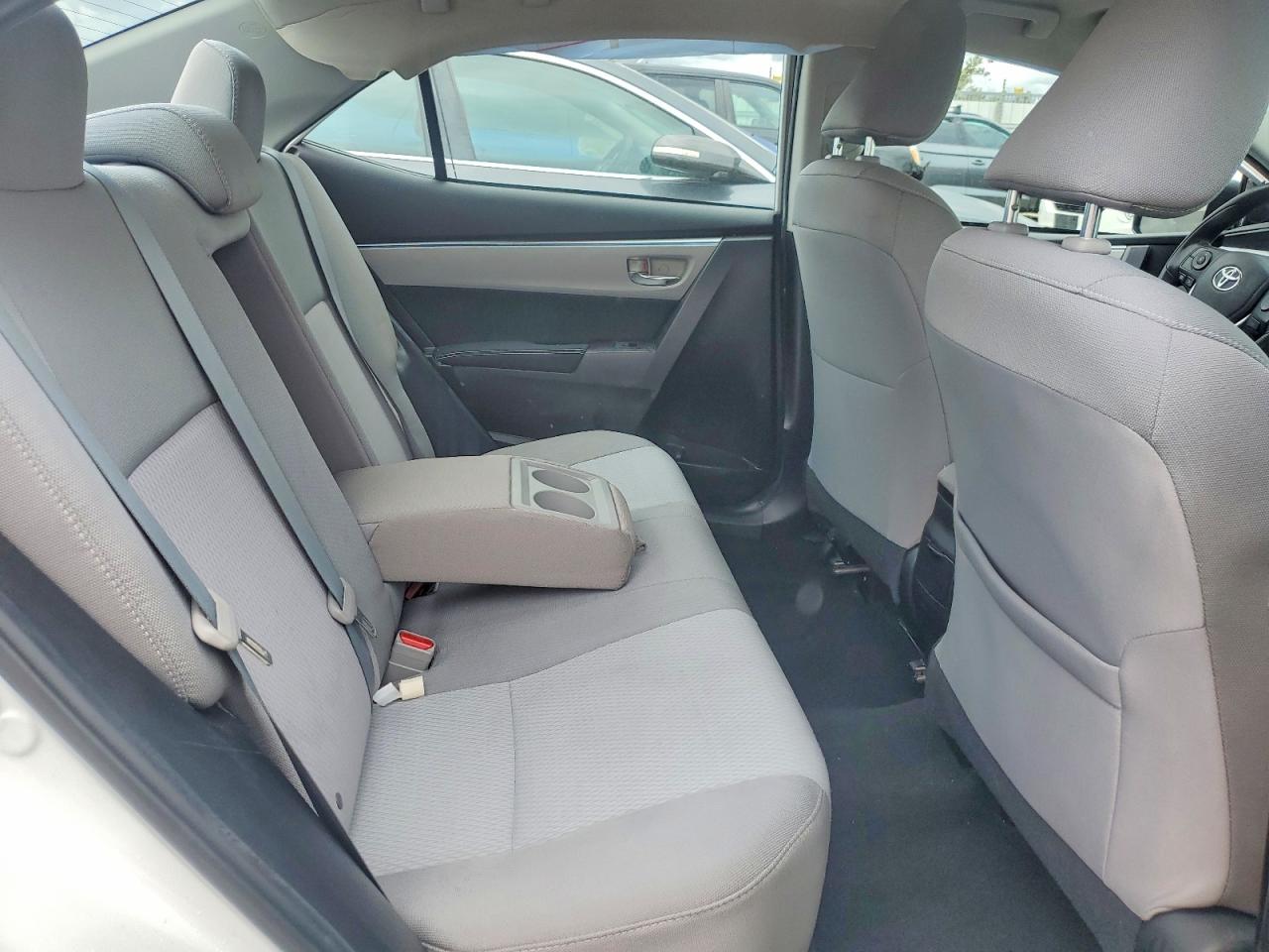 2015 Toyota Corolla Le White vin: 5YFBURHE8FP346135
