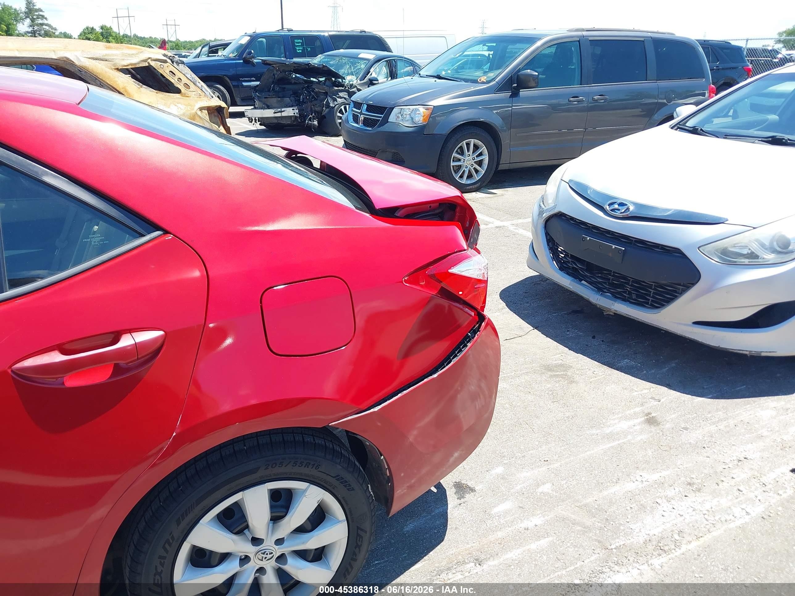 2015 Toyota Corolla Le Red vin: 5YFBURHE8FP347401