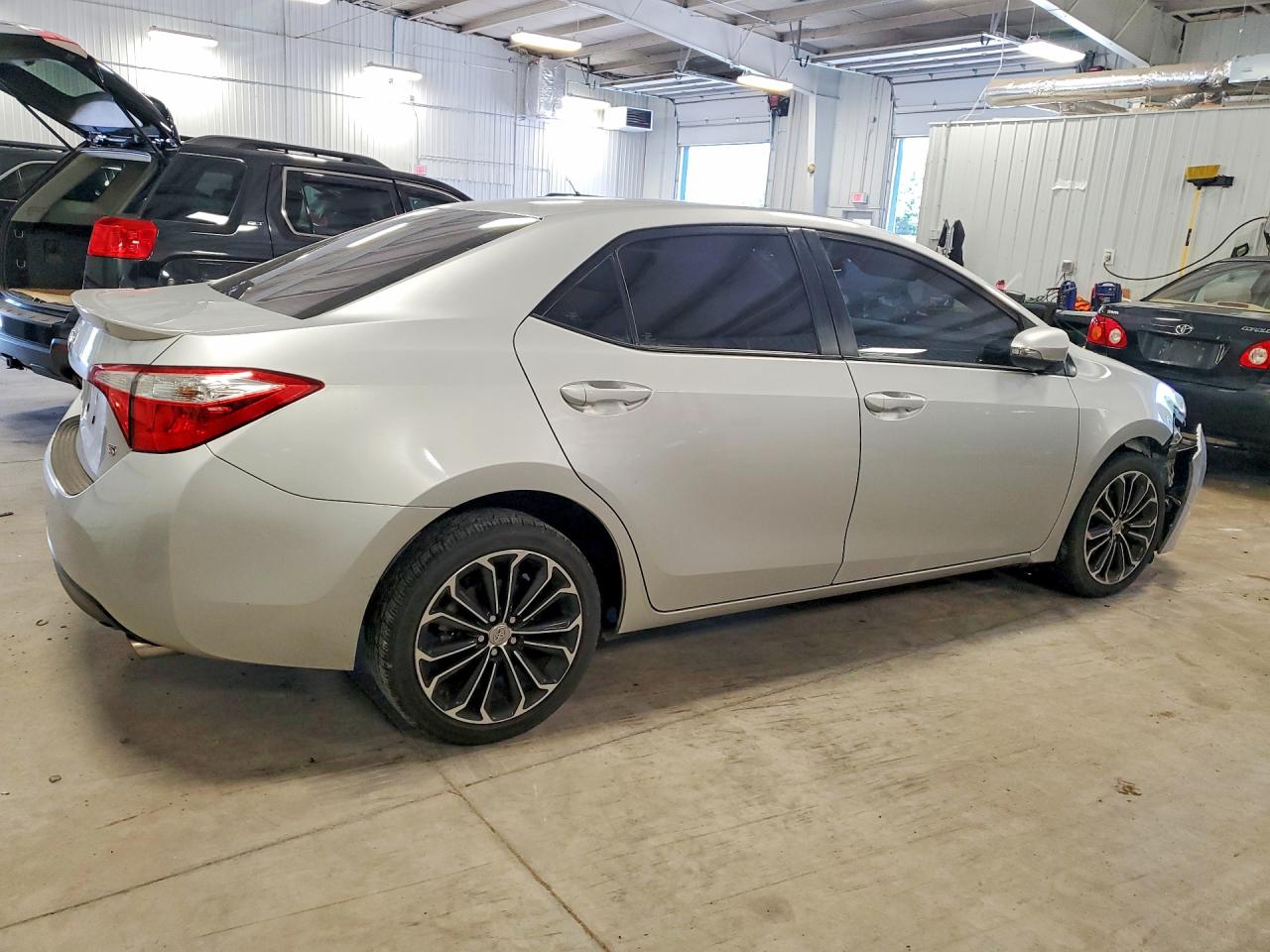 2015 Toyota Corolla S Plus Silver vin: 5YFBURHE8FP365722