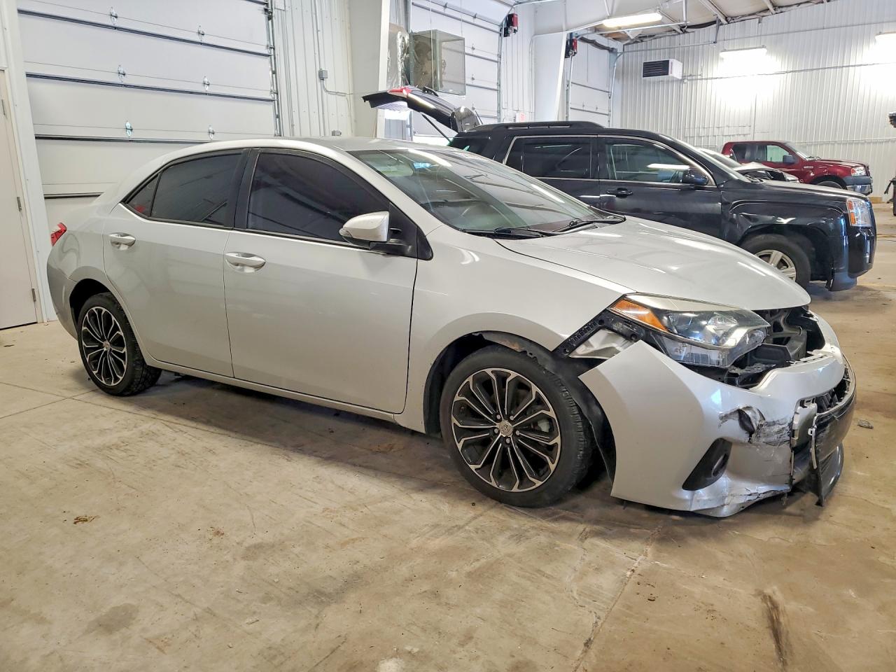 2015 Toyota Corolla S Plus Silver vin: 5YFBURHE8FP365722