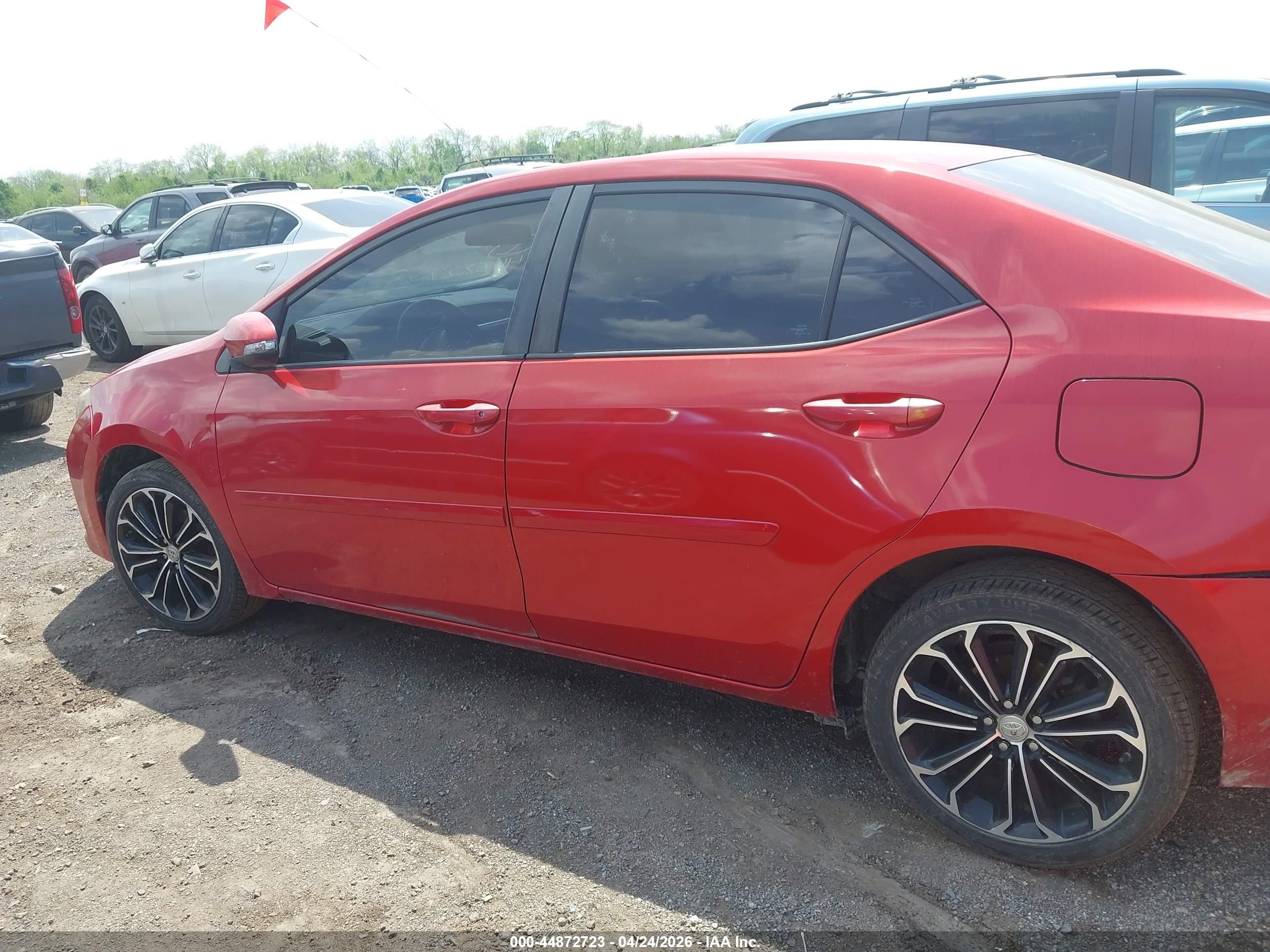 2016 Toyota Corolla S Plus Red vin: 5YFBURHE8GP497705