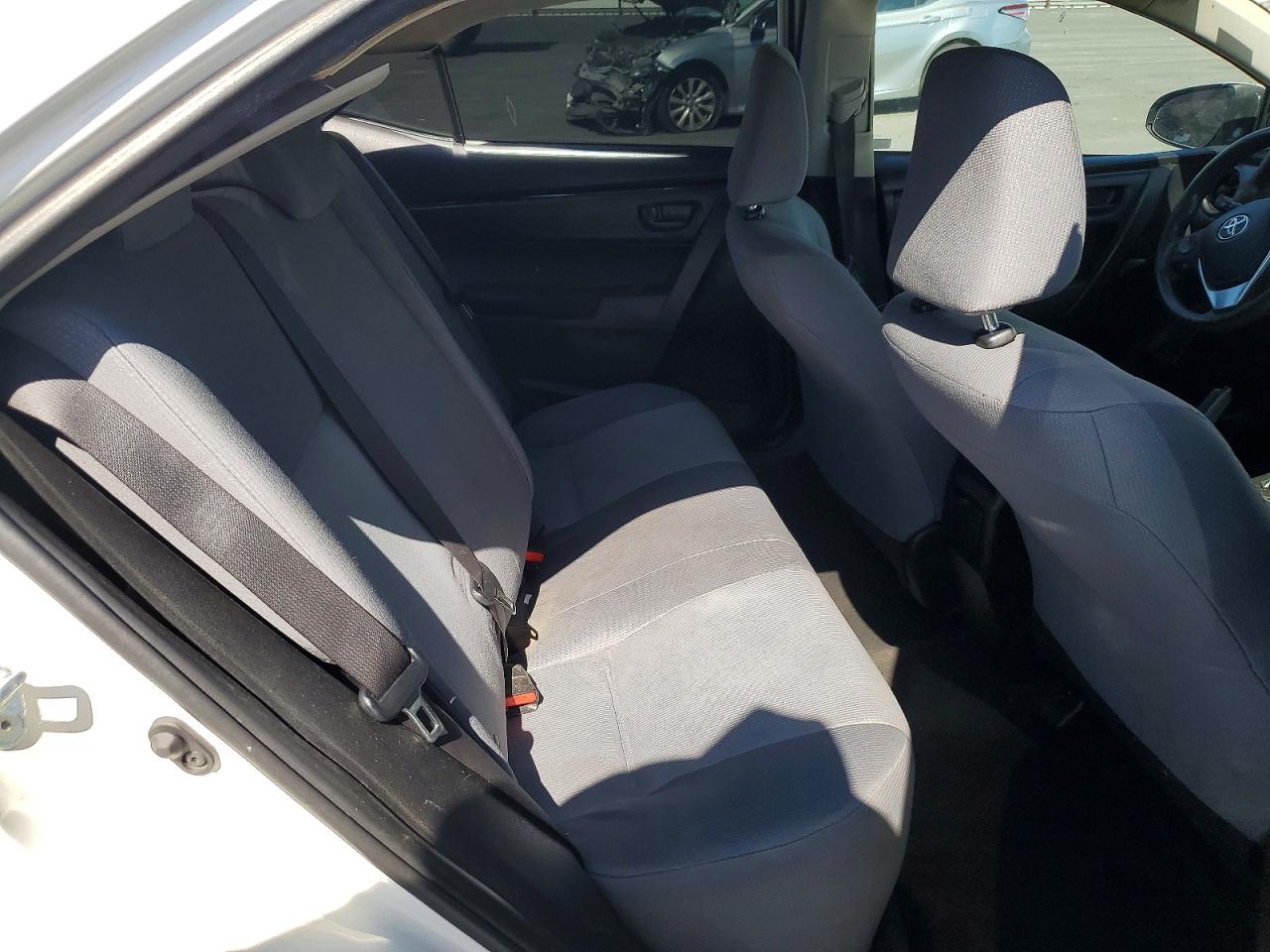2017 Toyota Corolla L White vin: 5YFBURHE8HP673587