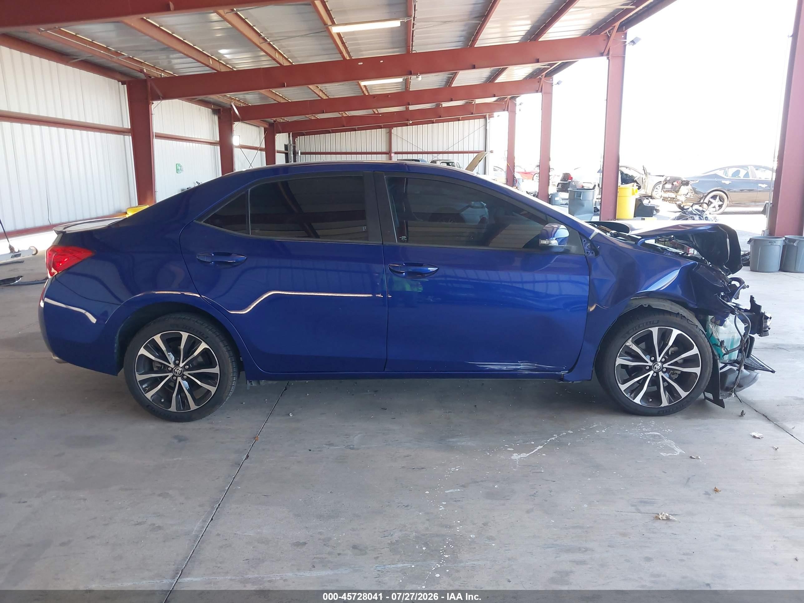 2017 Toyota Corolla Se Blue vin: 5YFBURHE8HP690986