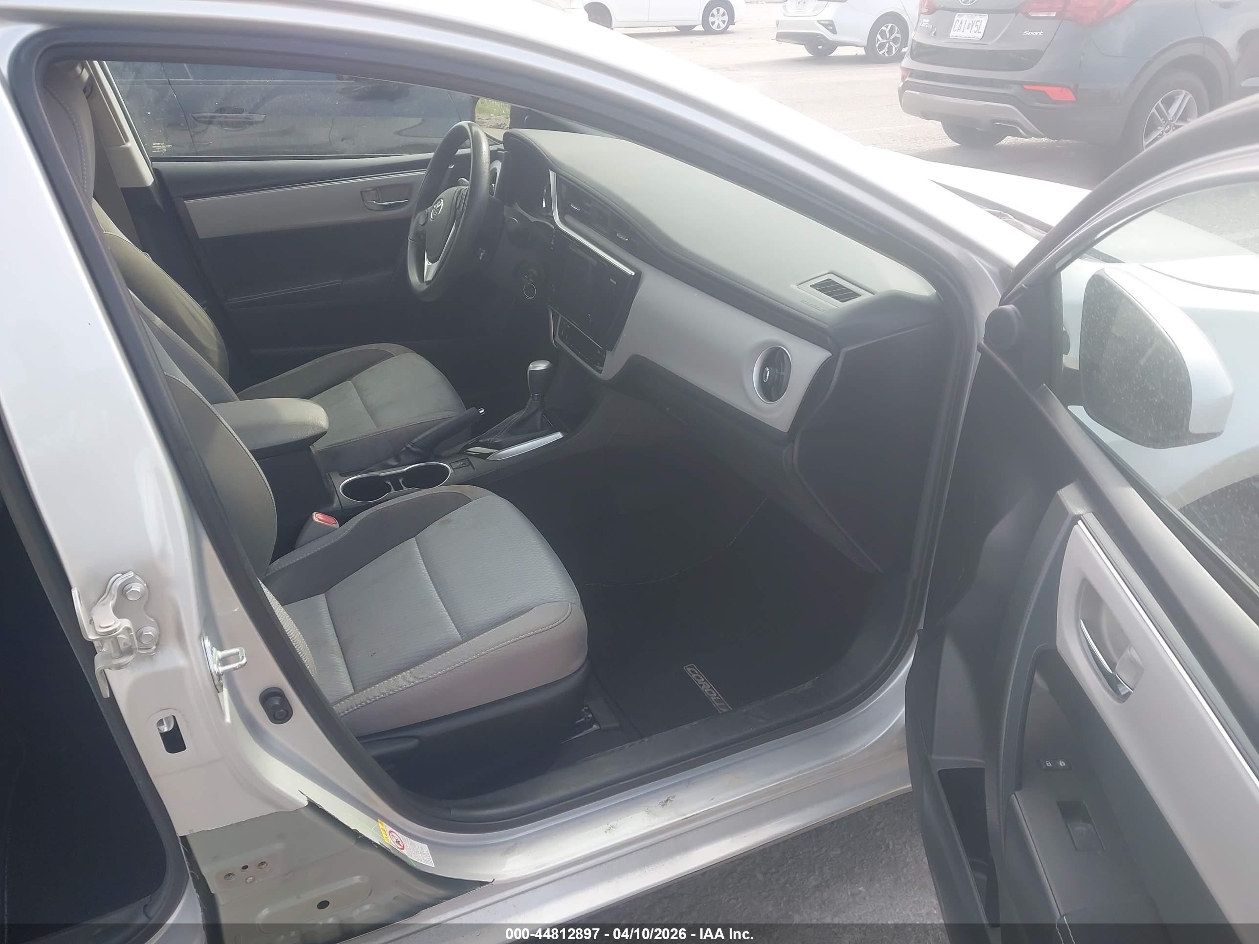 2017 Toyota Corolla Le Silver vin: 5YFBURHE8HP717152