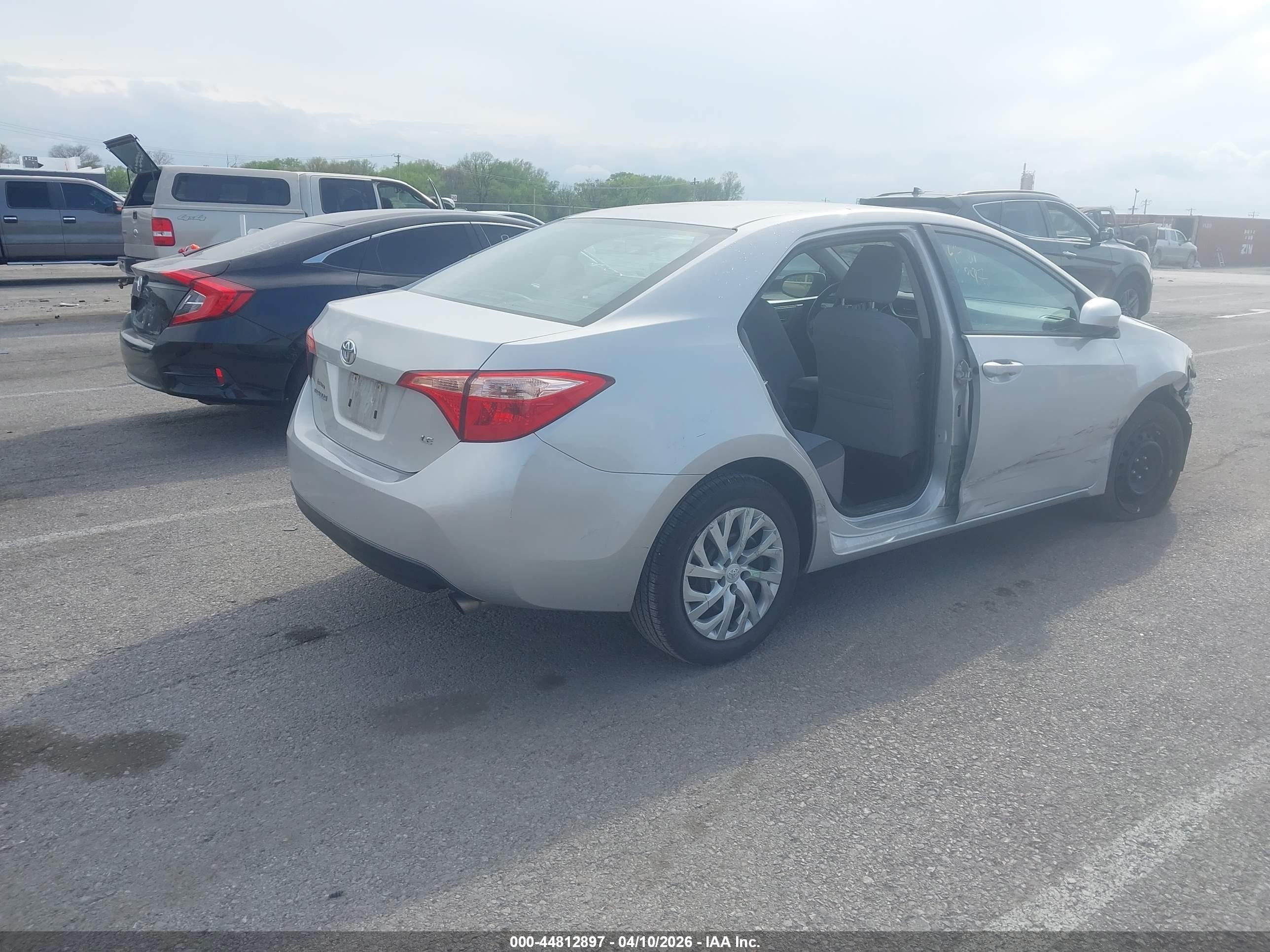 2017 Toyota Corolla Le Silver vin: 5YFBURHE8HP717152
