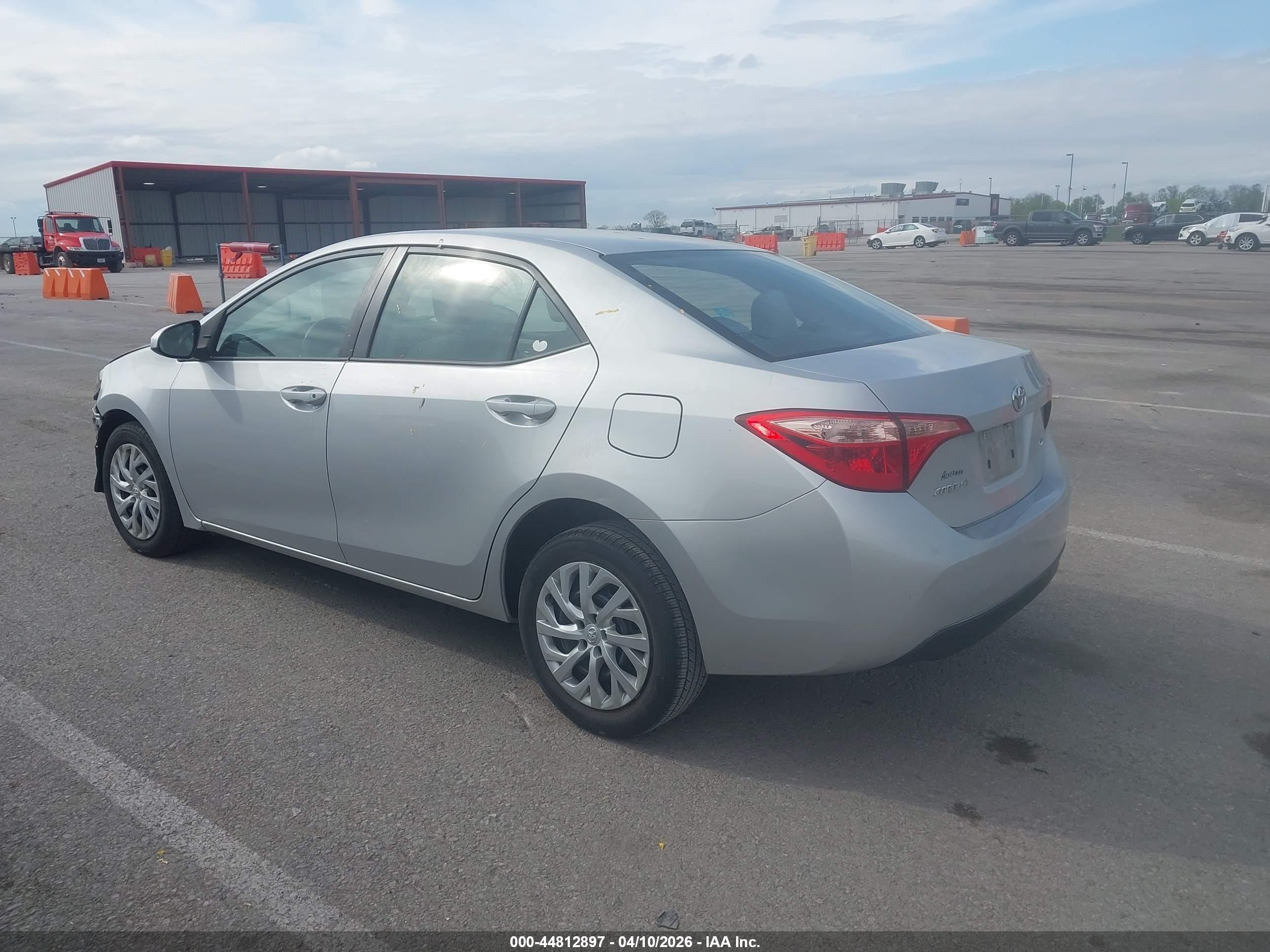 2017 Toyota Corolla Le Silver vin: 5YFBURHE8HP717152