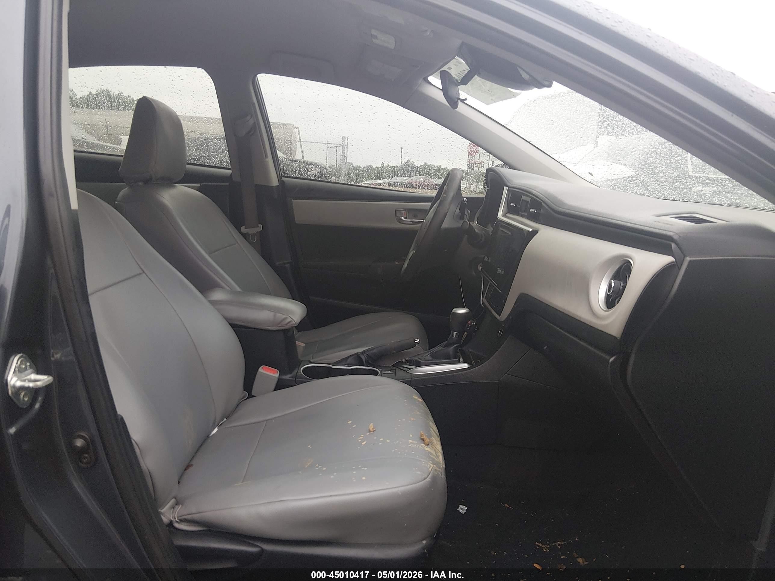 2018 Toyota Corolla Le Синий vin: 5YFBURHE8JP744048