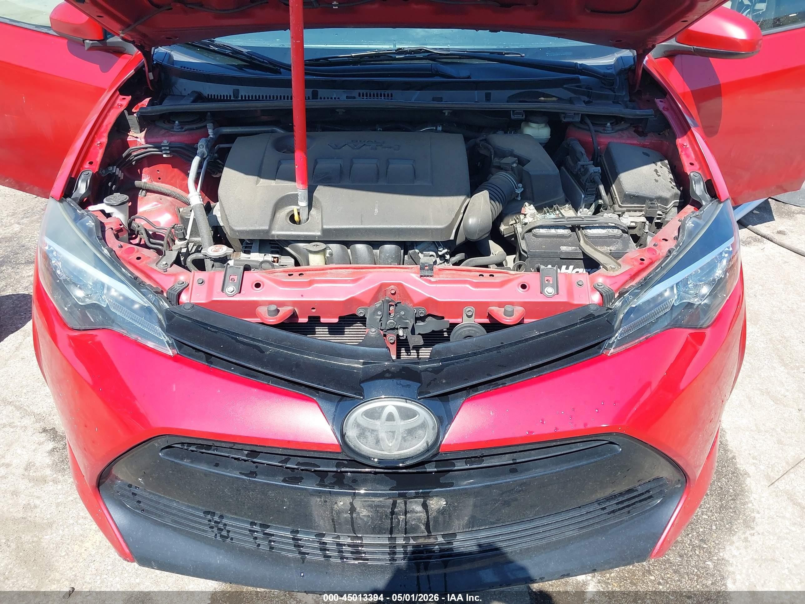 2018 Toyota Corolla Le Red vin: 5YFBURHE8JP788759