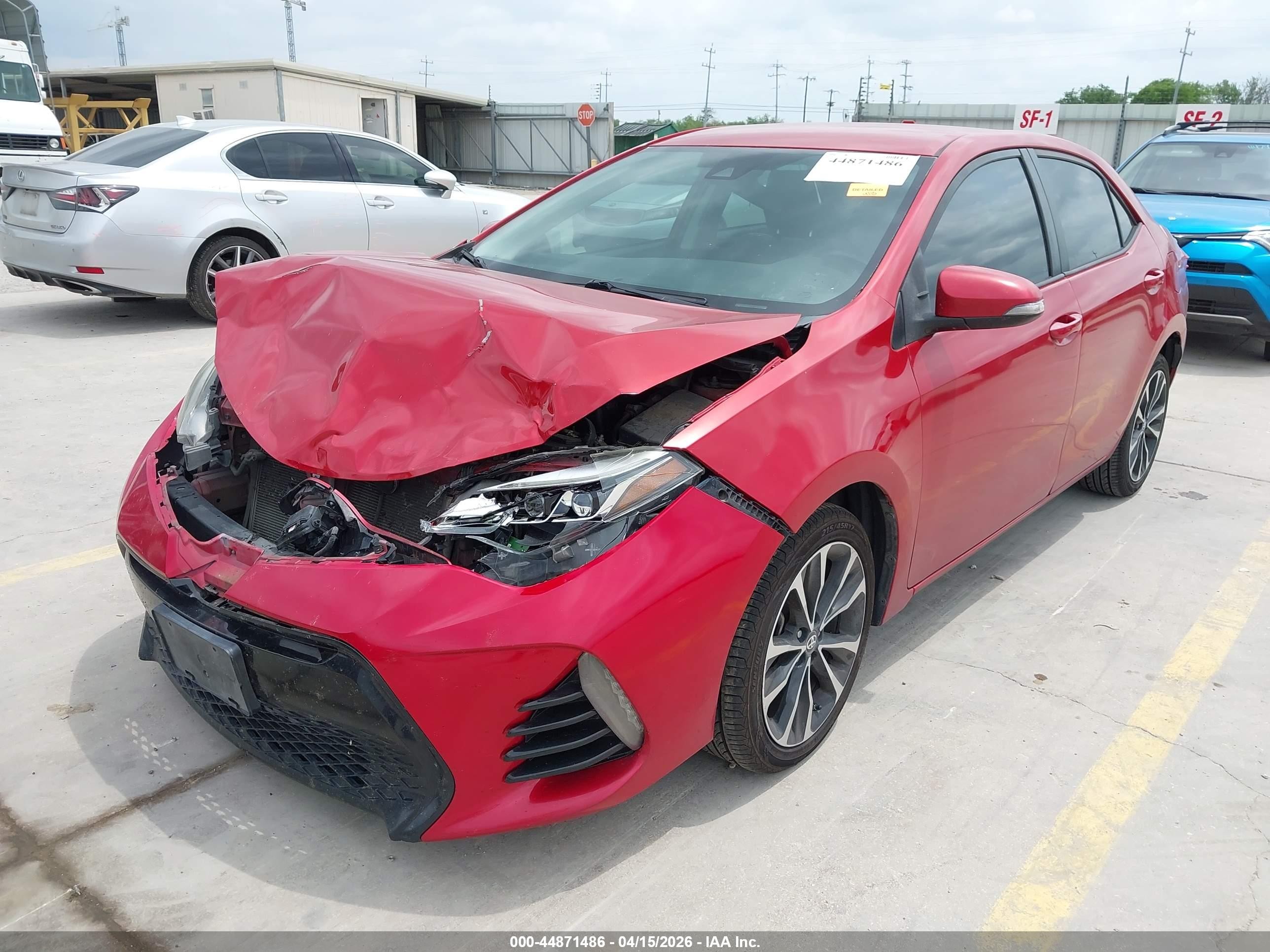 2018 Toyota Corolla Se Красный vin: 5YFBURHE8JP841461