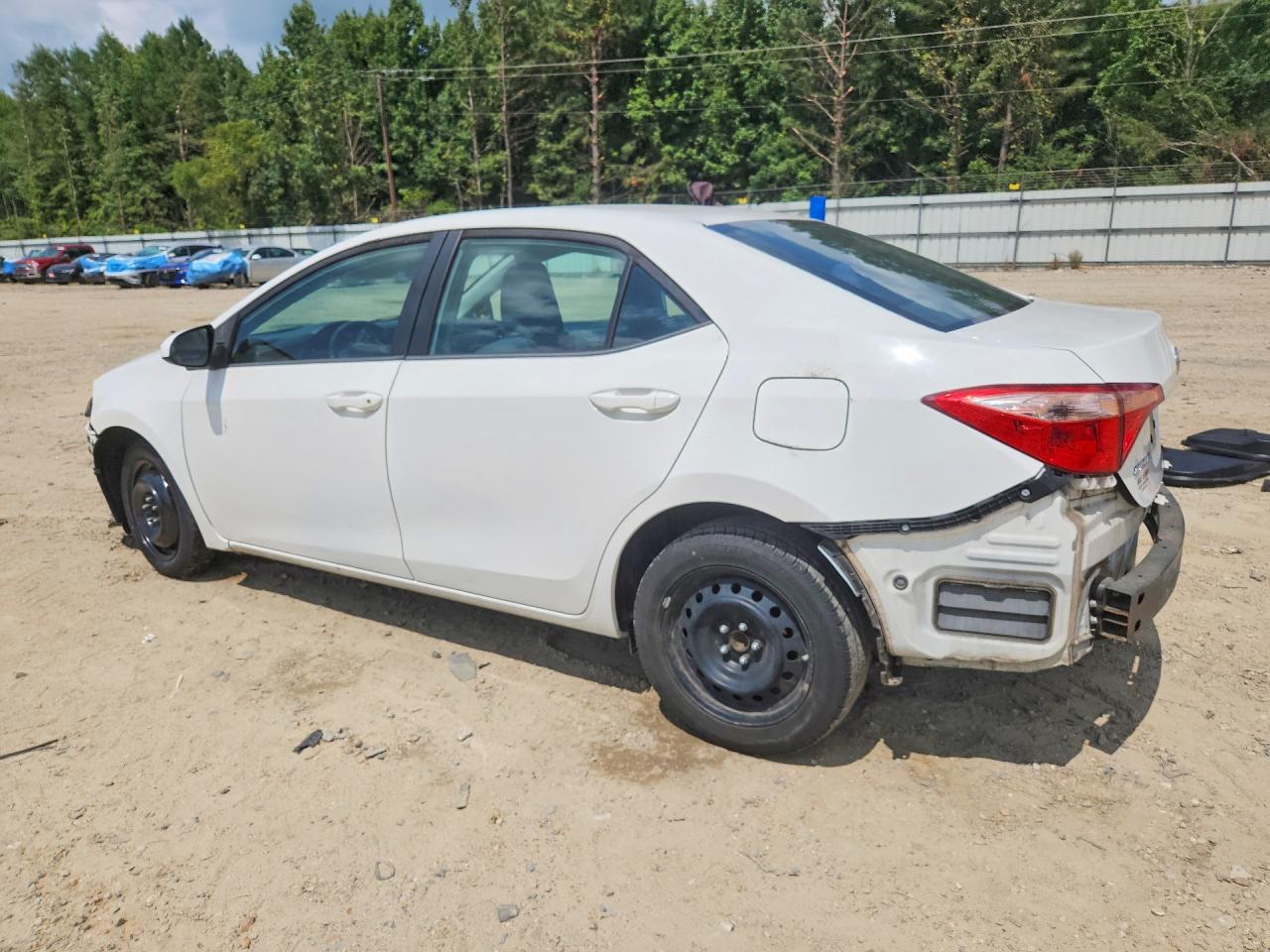 2019 Toyota Corolla Le White vin: 5YFBURHE8KP938399