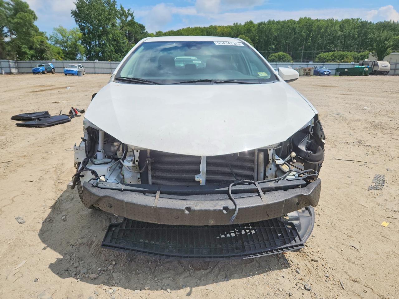 2019 Toyota Corolla Le White vin: 5YFBURHE8KP938399