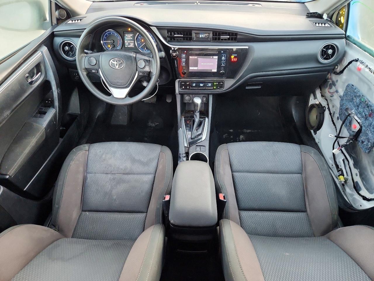 2019 Toyota Corolla Le White vin: 5YFBURHE8KP938399
