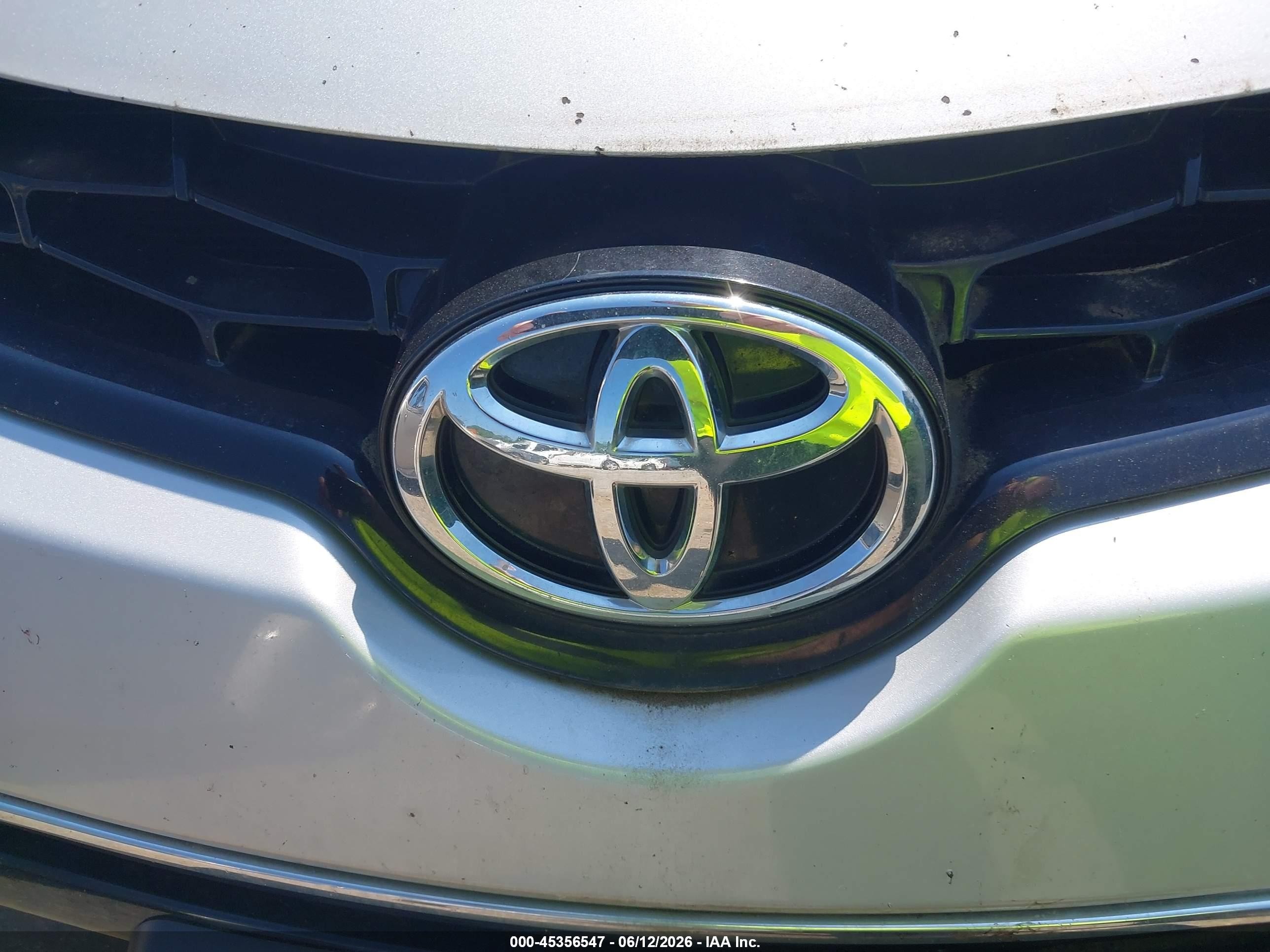 2014 Toyota Corolla S Premium Silver vin: 5YFBURHE9EP011982