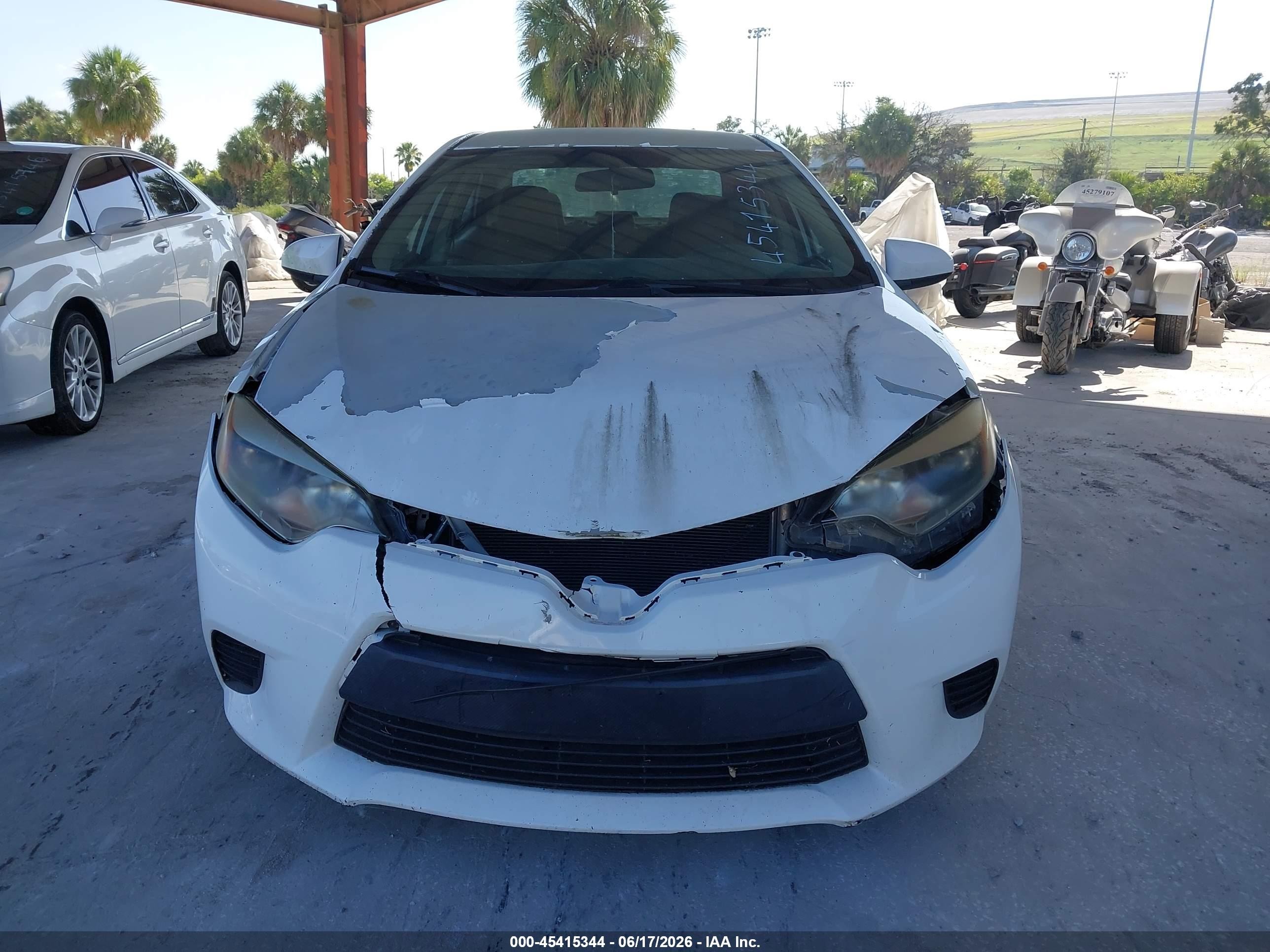 2014 Toyota Corolla Le White vin: 5YFBURHE9EP032847