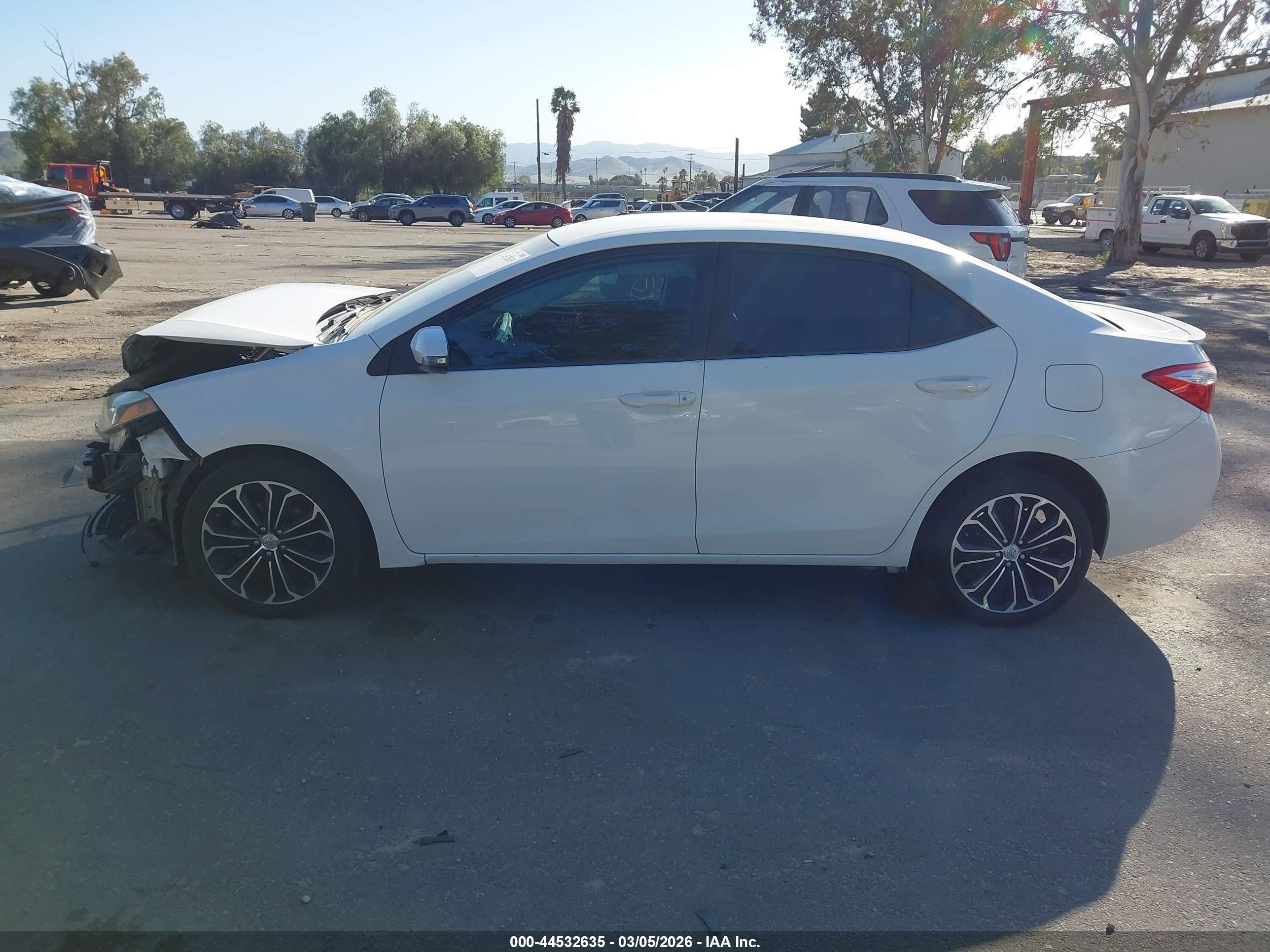2014 Toyota Corolla S Plus Белый vin: 5YFBURHE9EP063094