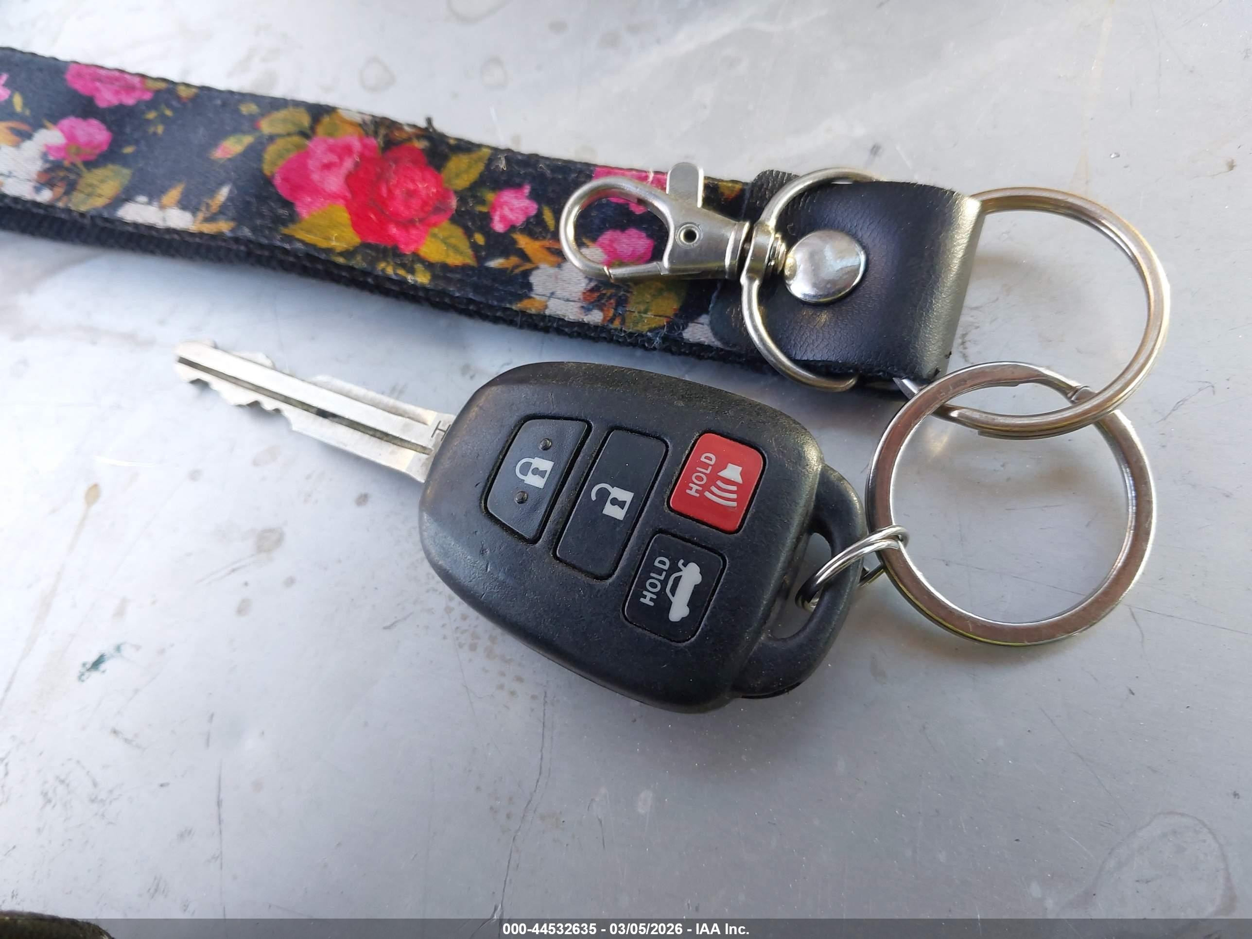2014 Toyota Corolla S Plus Белый vin: 5YFBURHE9EP063094