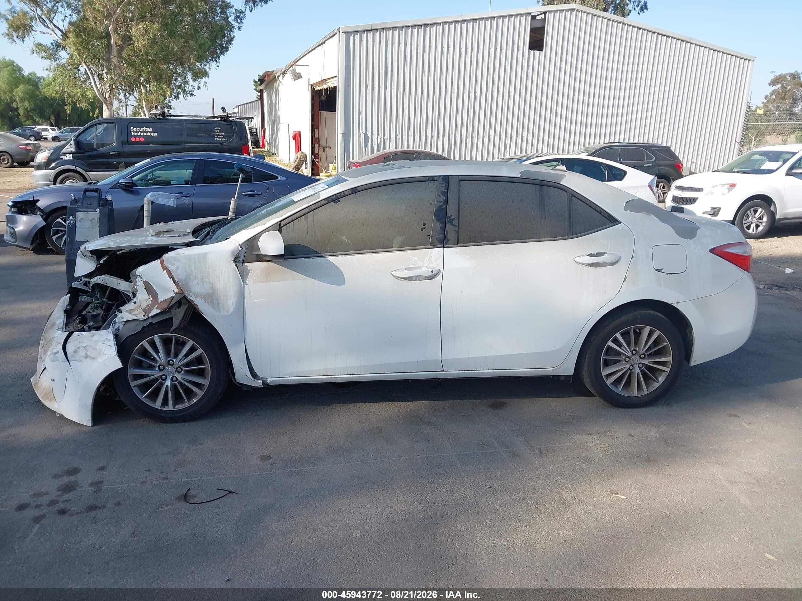 2014 Toyota Corolla Le Plus White vin: 5YFBURHE9EP091574