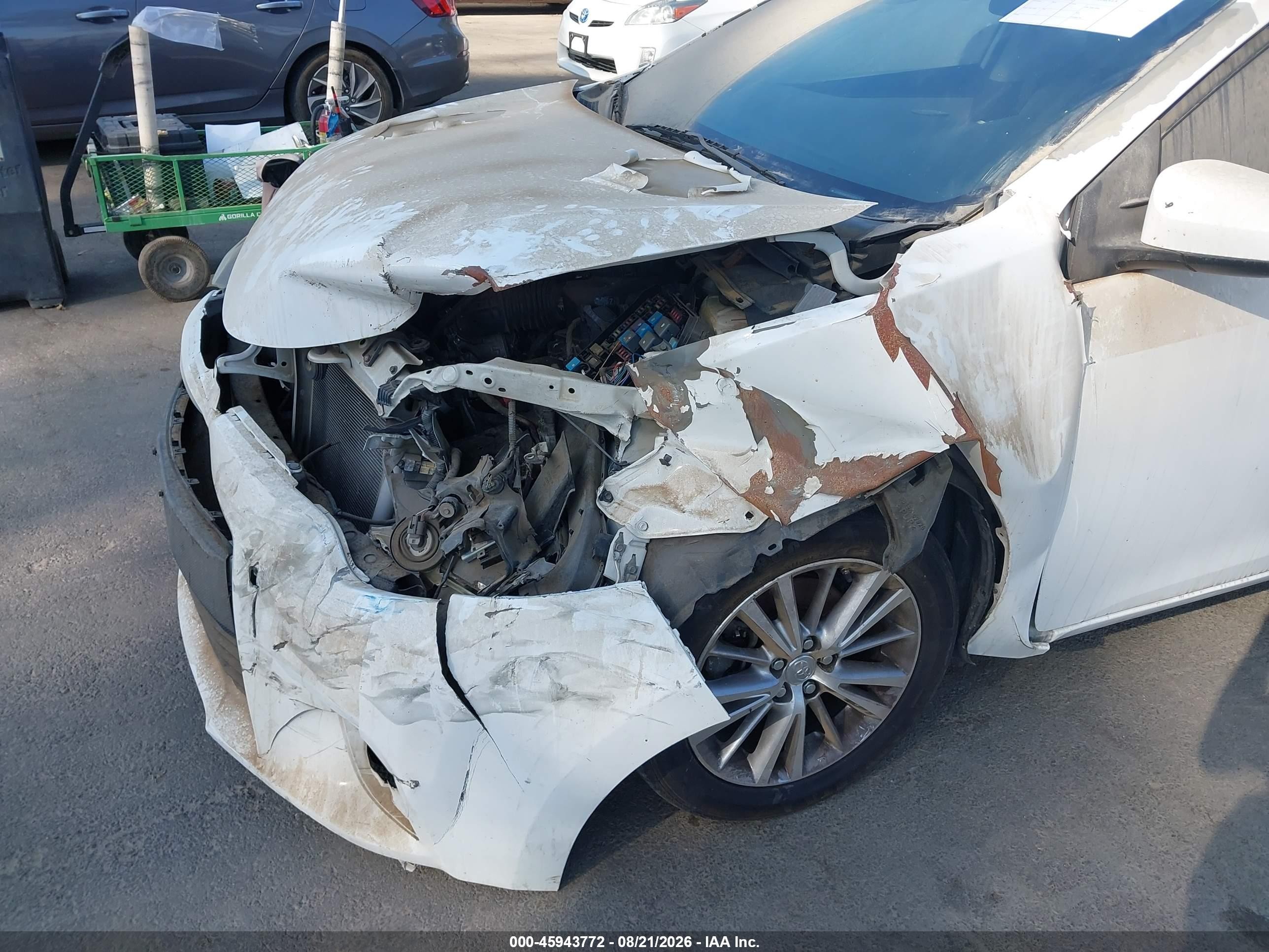 2014 Toyota Corolla Le Plus White vin: 5YFBURHE9EP091574