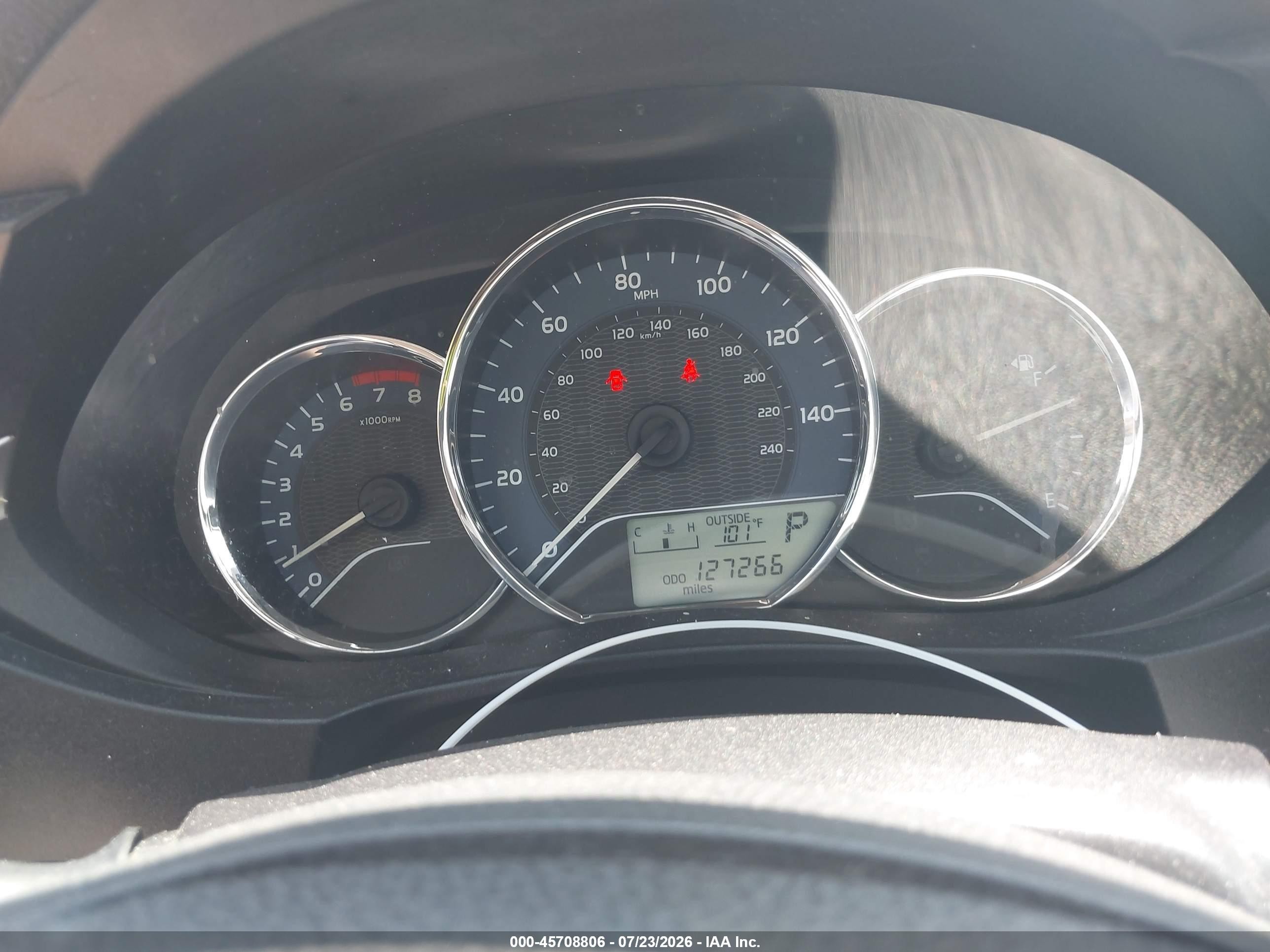 2014 Toyota Corolla L Silver vin: 5YFBURHE9EP152938