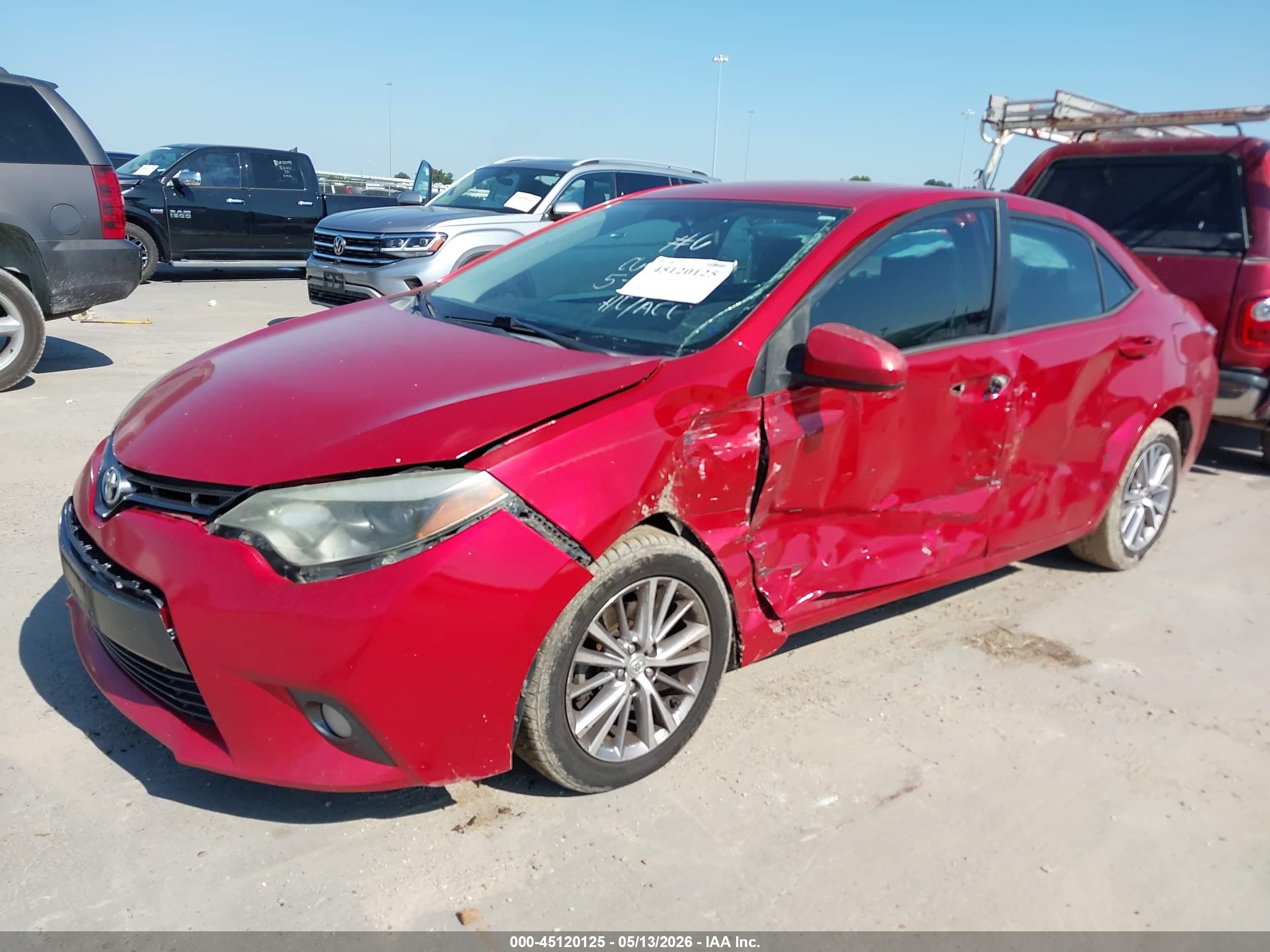 2015 Toyota Corolla Le Plus Red vin: 5YFBURHE9FP195015