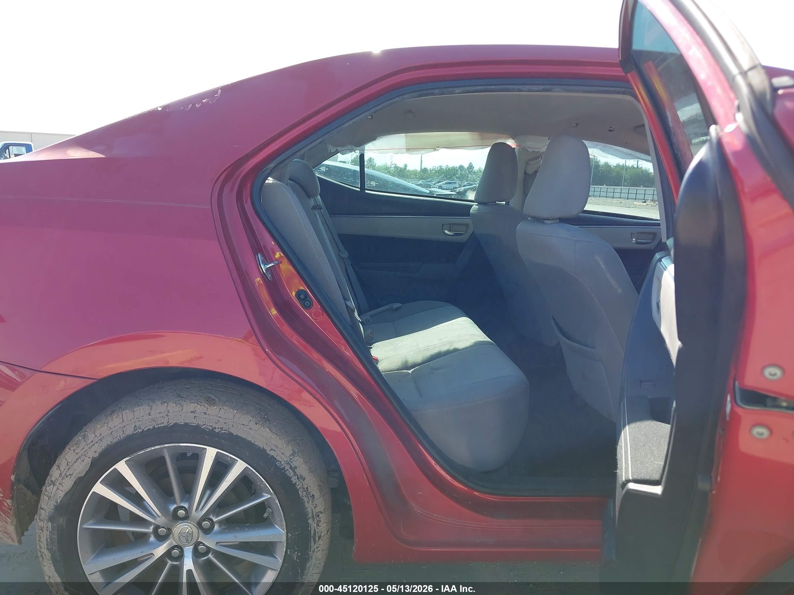 2015 Toyota Corolla Le Plus Red vin: 5YFBURHE9FP195015