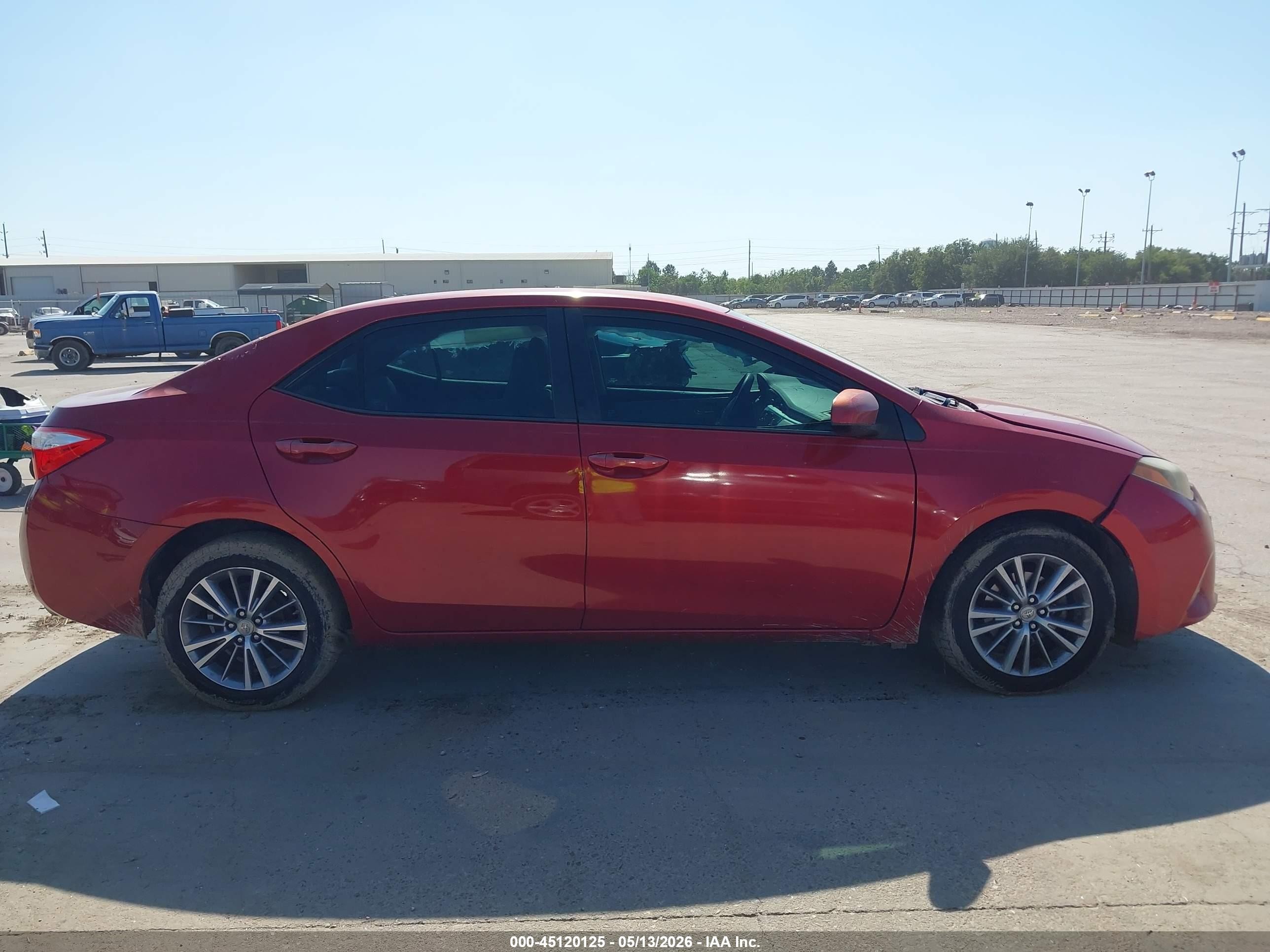 2015 Toyota Corolla Le Plus Red vin: 5YFBURHE9FP195015