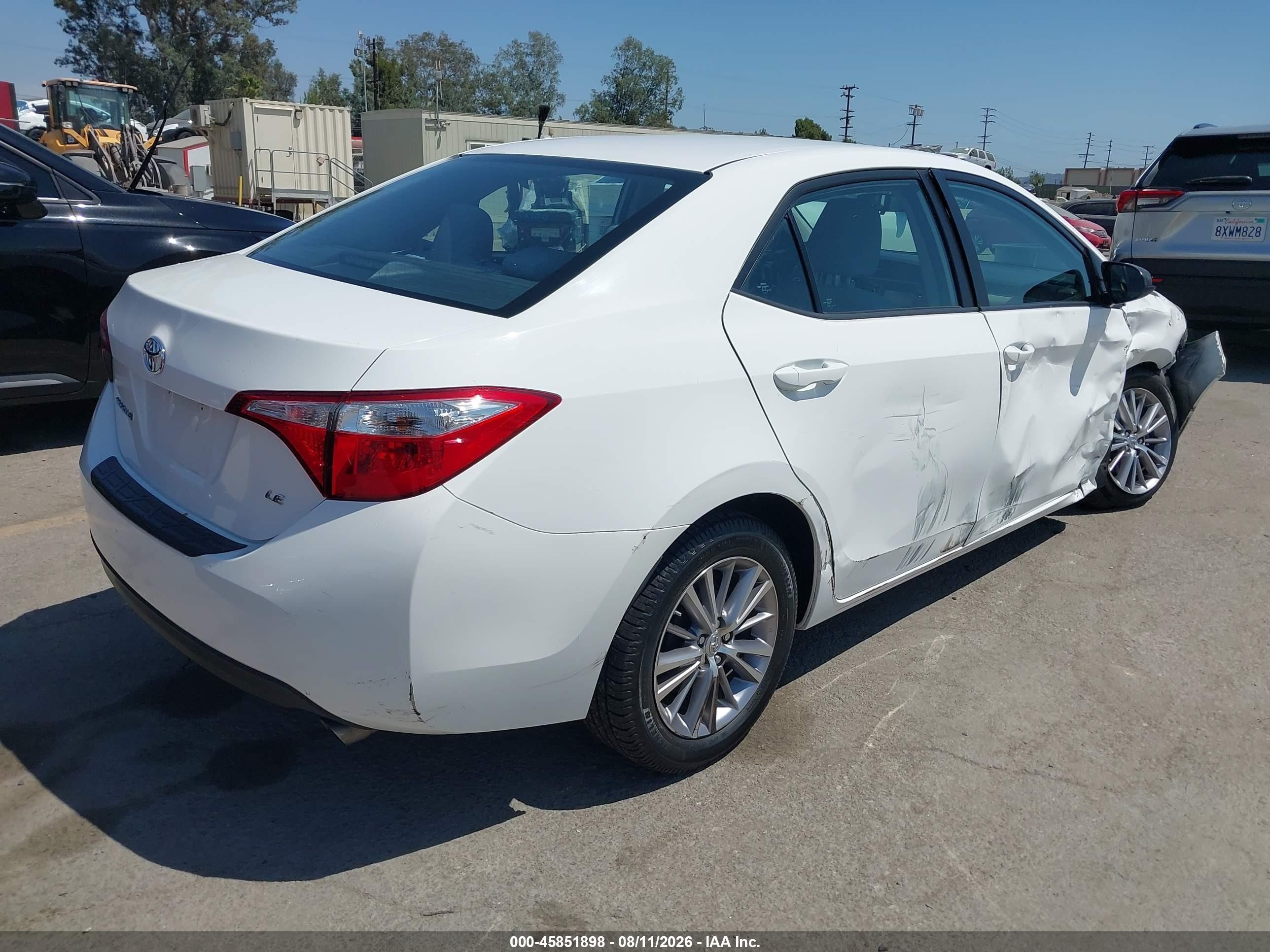 2015 Toyota Corolla Le Plus White vin: 5YFBURHE9FP204392