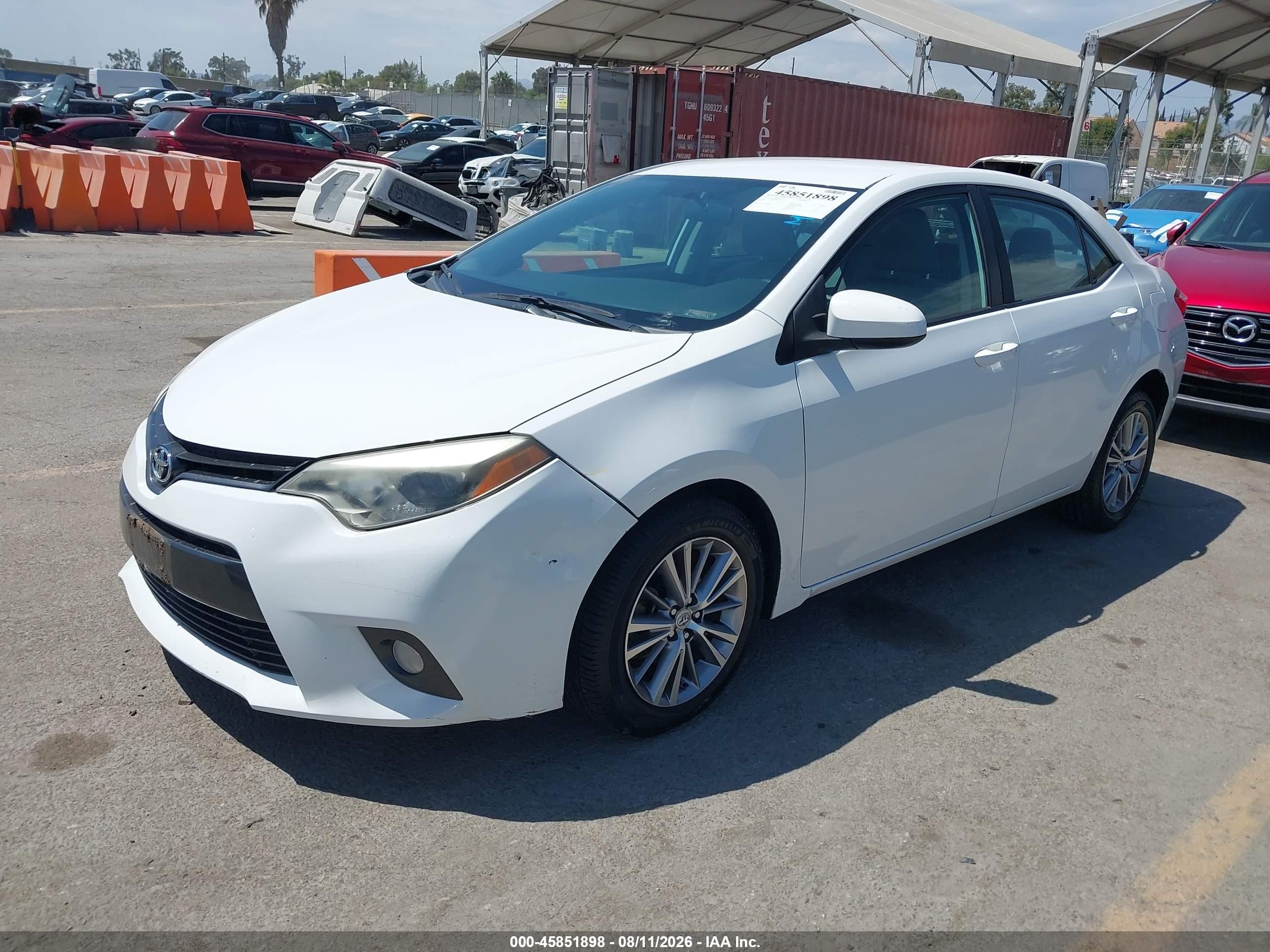 2015 Toyota Corolla Le Plus White vin: 5YFBURHE9FP204392