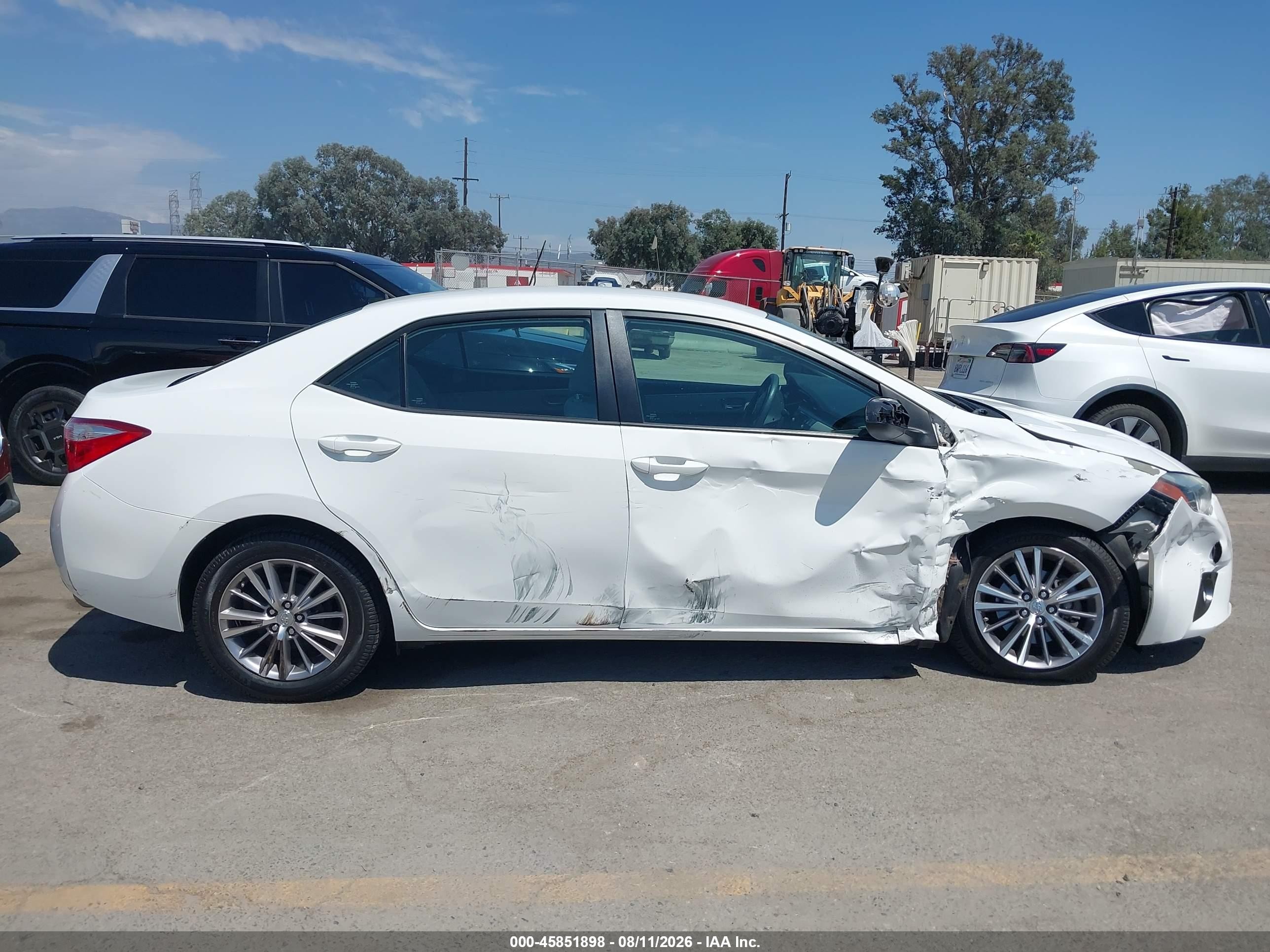 2015 Toyota Corolla Le Plus White vin: 5YFBURHE9FP204392